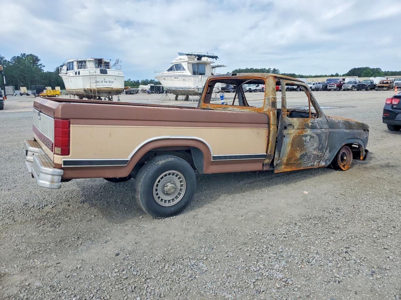 1986 Ford F150 Two Tone vin: 1FTCF15H0GNB10513