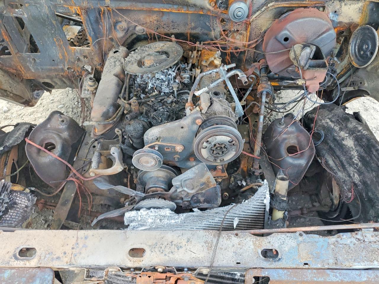 1986 Ford F150 Two Tone vin: 1FTCF15H0GNB10513