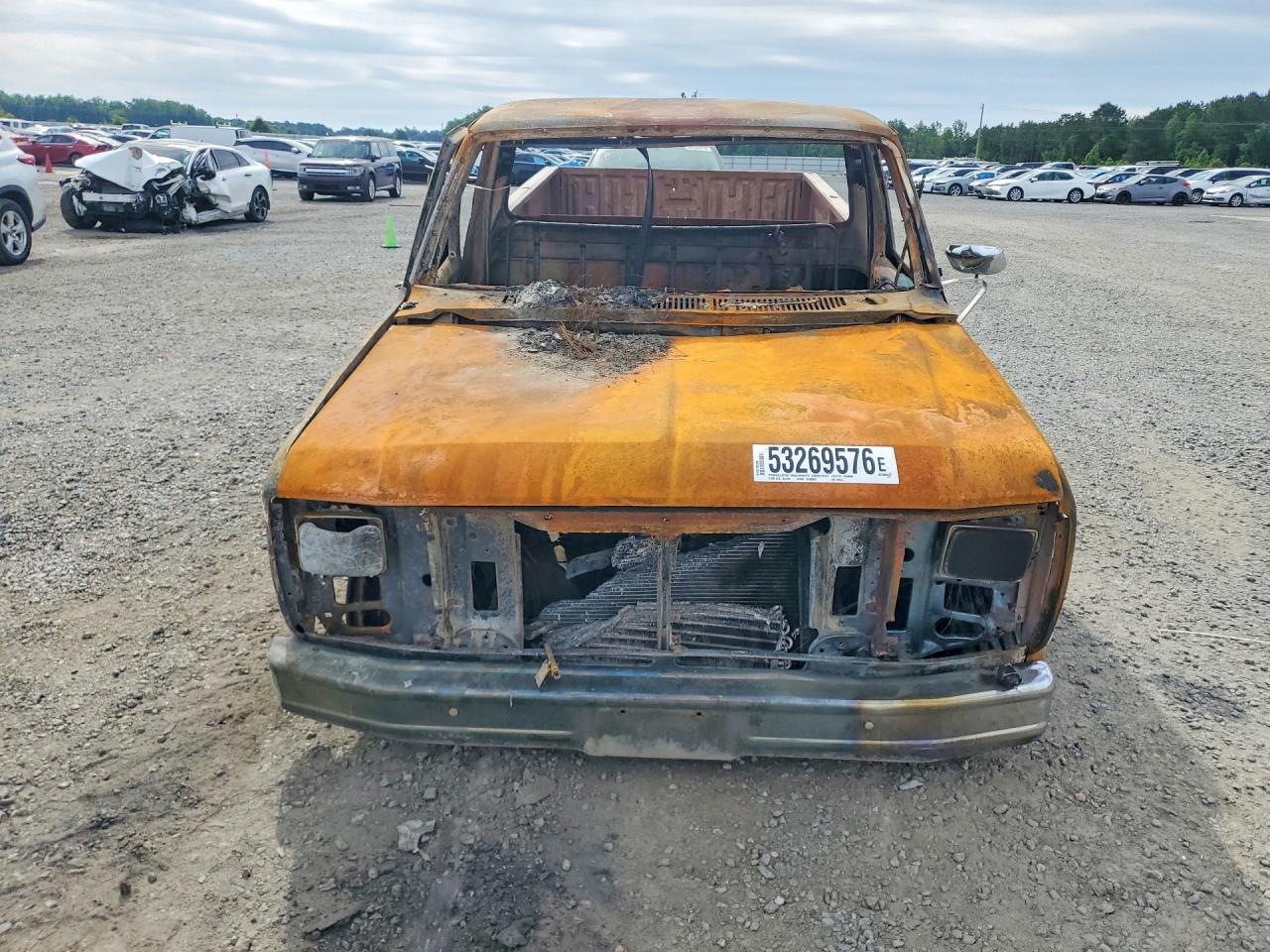 1986 Ford F150 Two Tone vin: 1FTCF15H0GNB10513