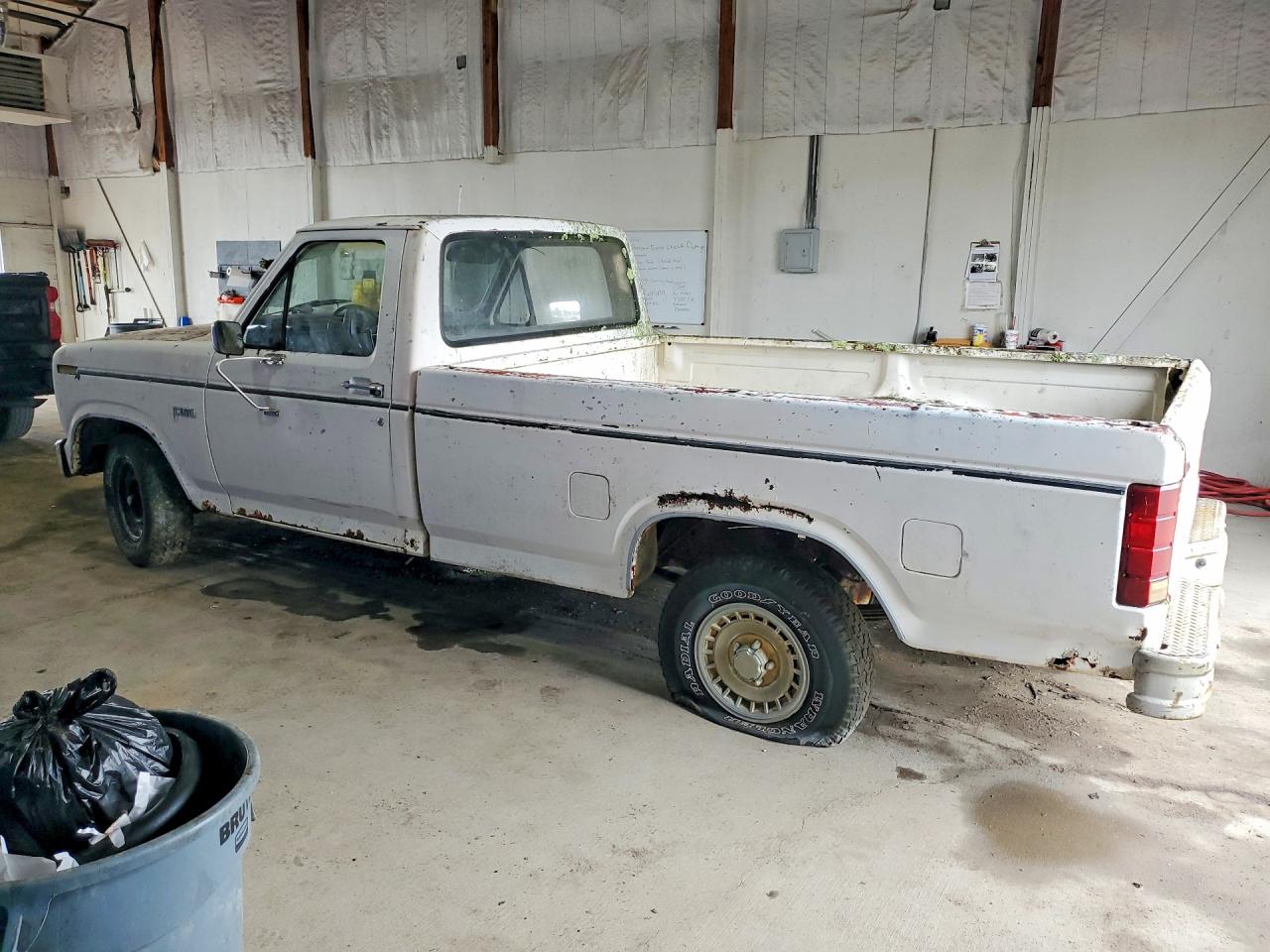 1985 Ford F150 White vin: 1FTCF15HXFLA31523
