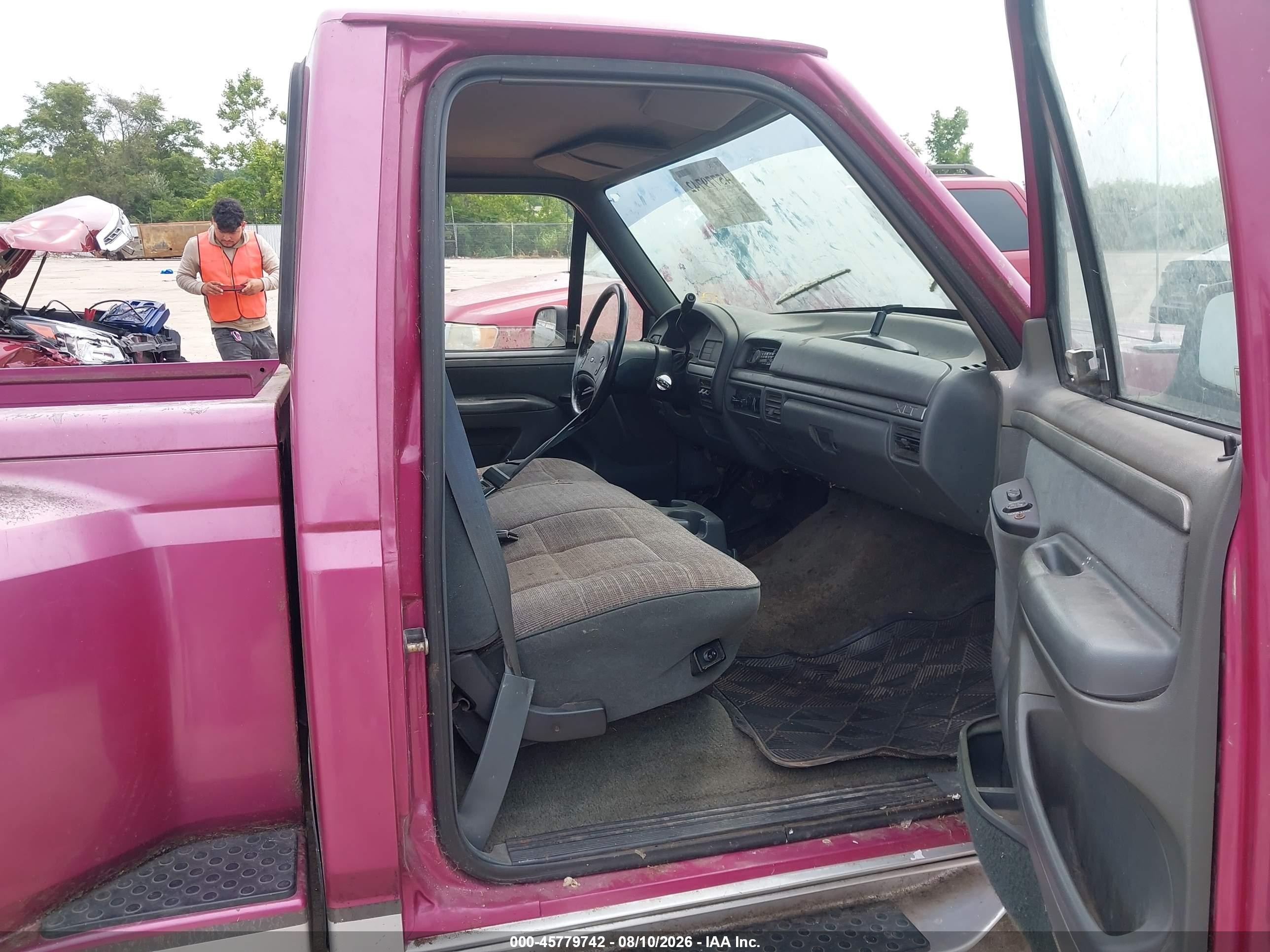 1992 Ford F150   Blue vin: 1FTCF15YXNKA99826