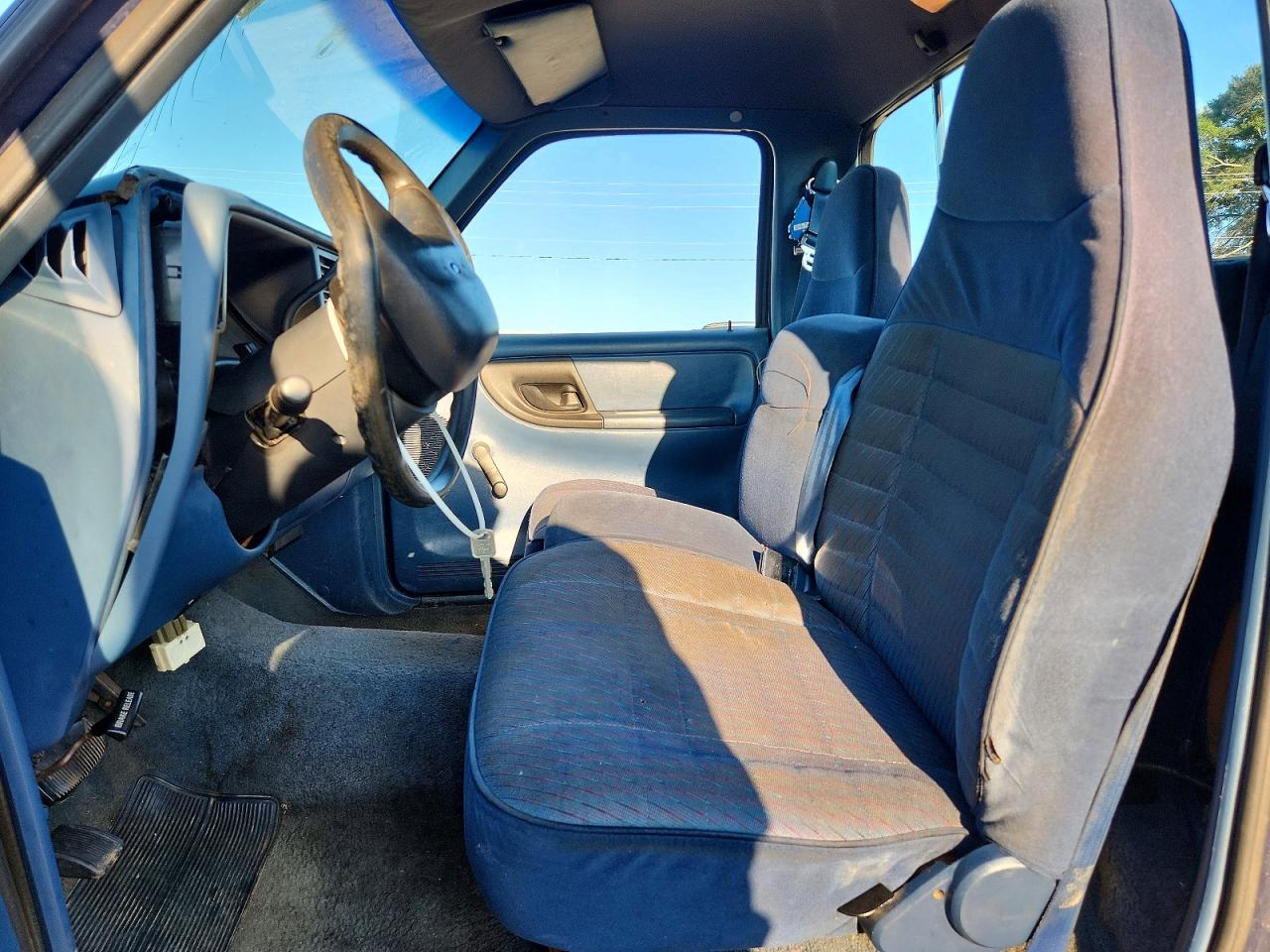 1994 Ford Ranger Xl Blue vin: 1FTCR10A0RTA95642
