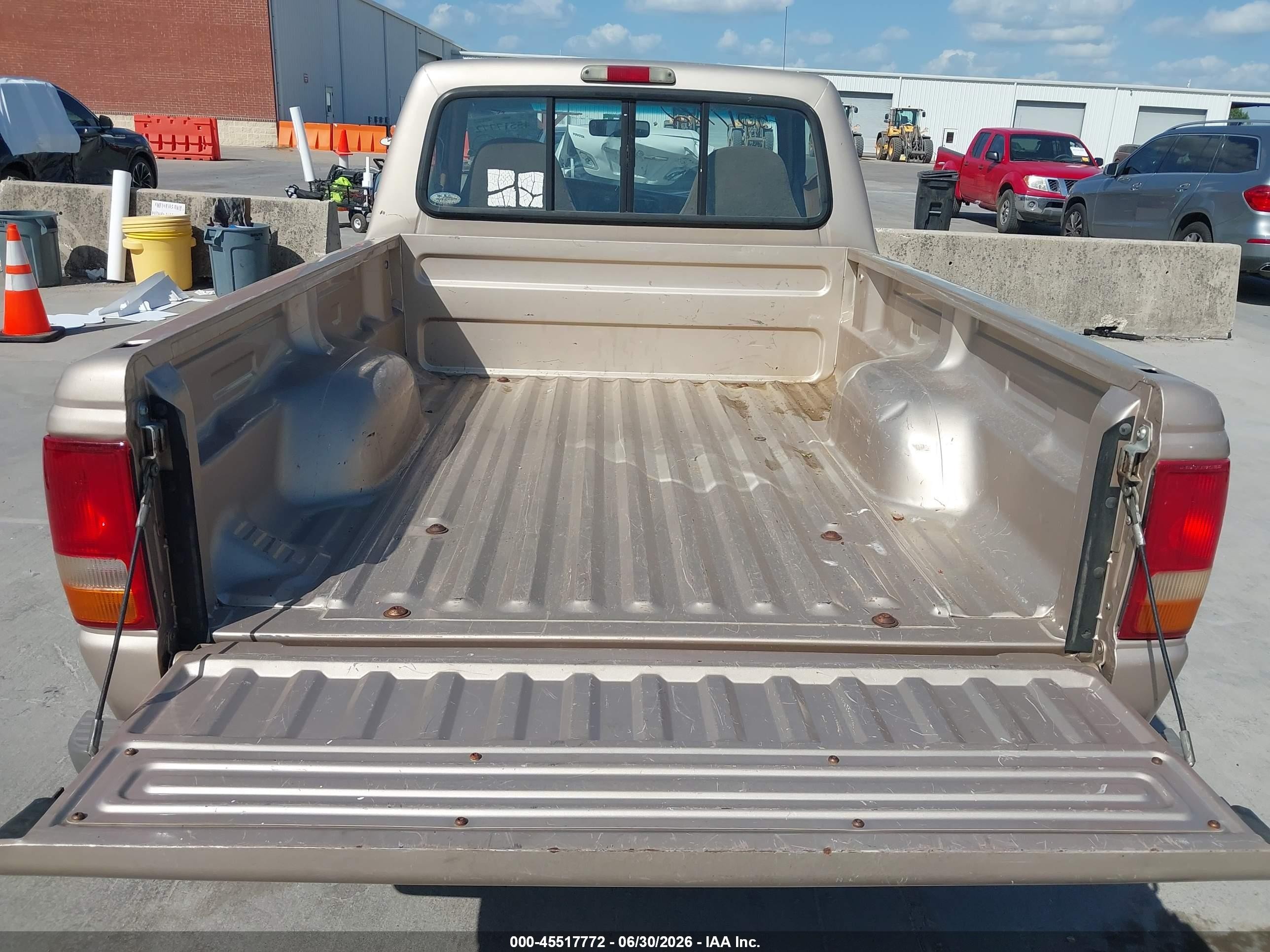 1996 Ford Ranger   Beige vin: 1FTCR10A0TPB27473