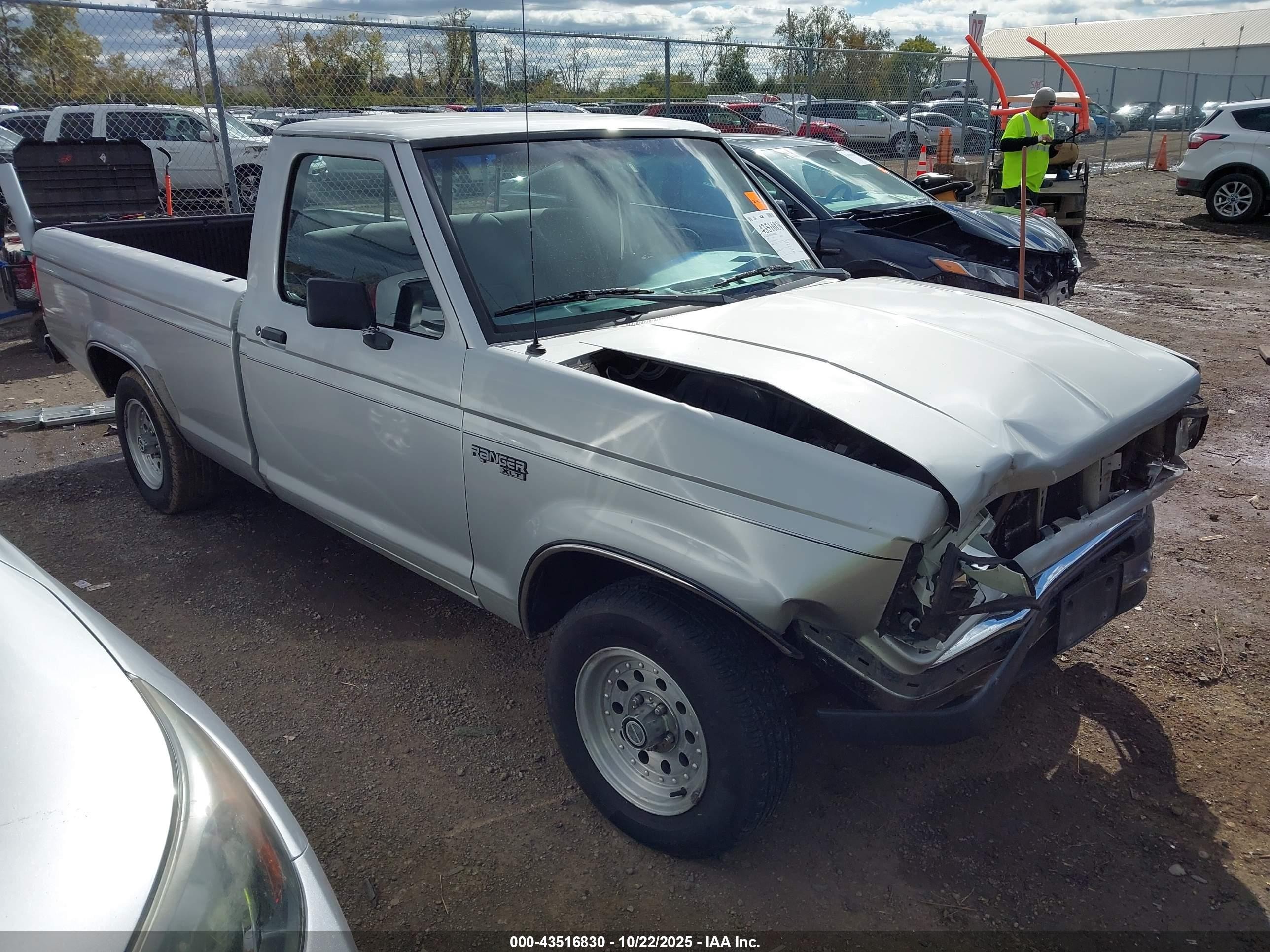 1990 Ford Ranger   Серый vin: 1FTCR10A1LUB67062