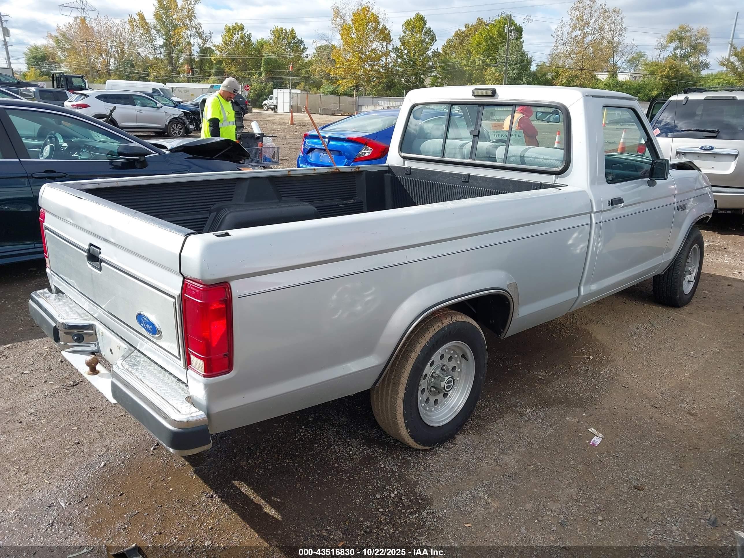 1990 Ford Ranger   Серый vin: 1FTCR10A1LUB67062