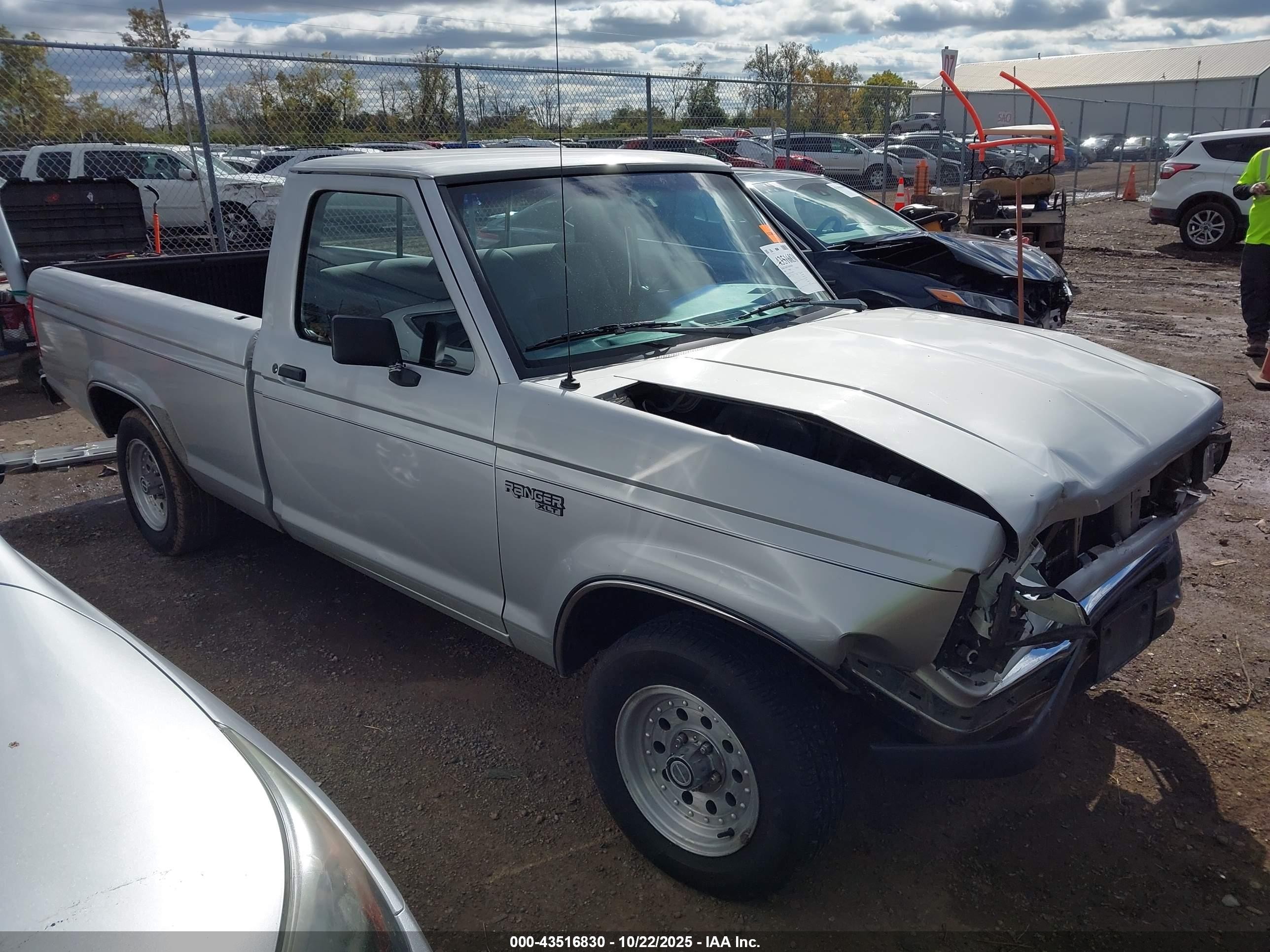 1990 Ford Ranger   Серый vin: 1FTCR10A1LUB67062
