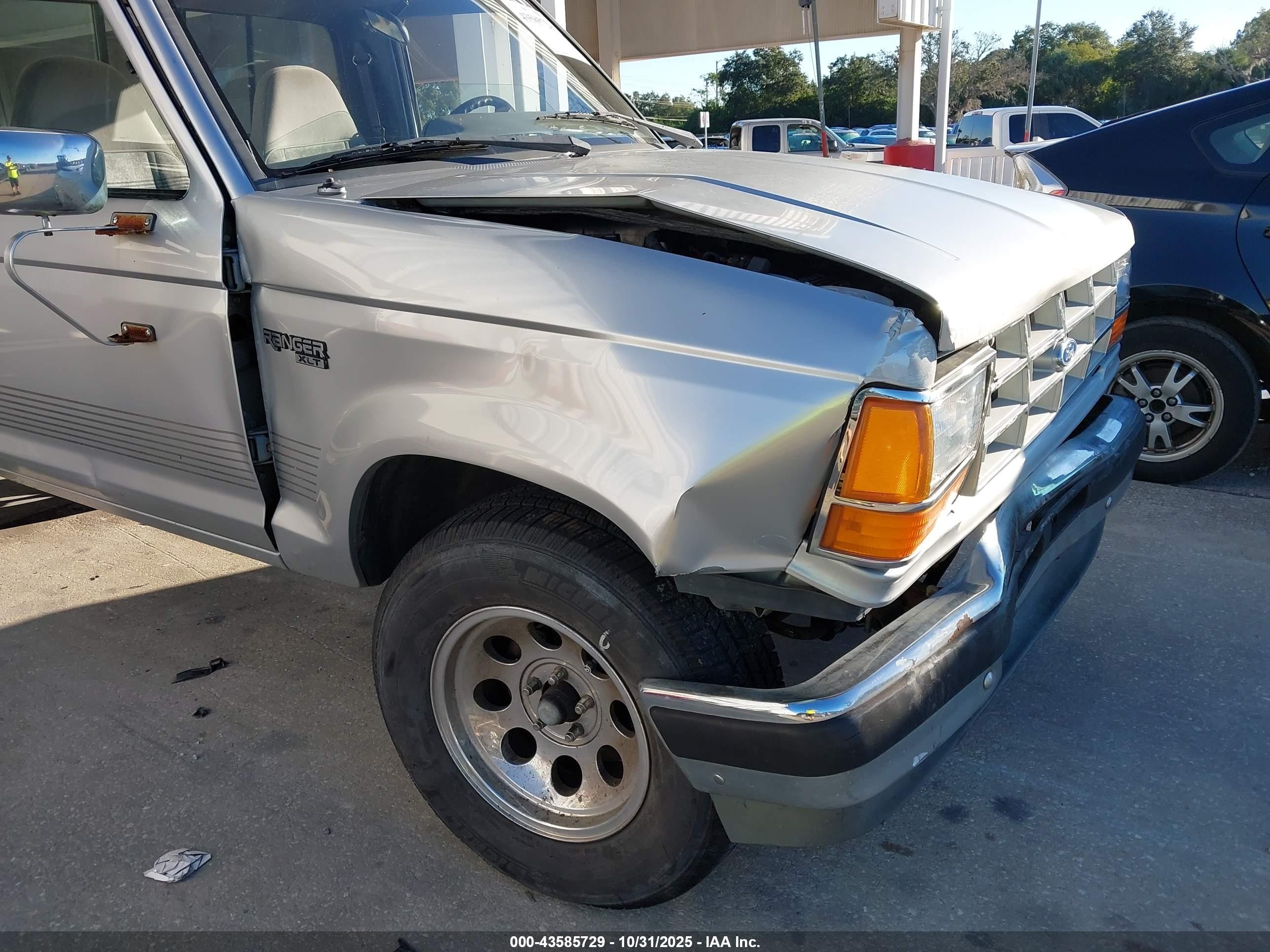 1992 Ford Ranger   Серебряный vin: 1FTCR10A2NUA87921