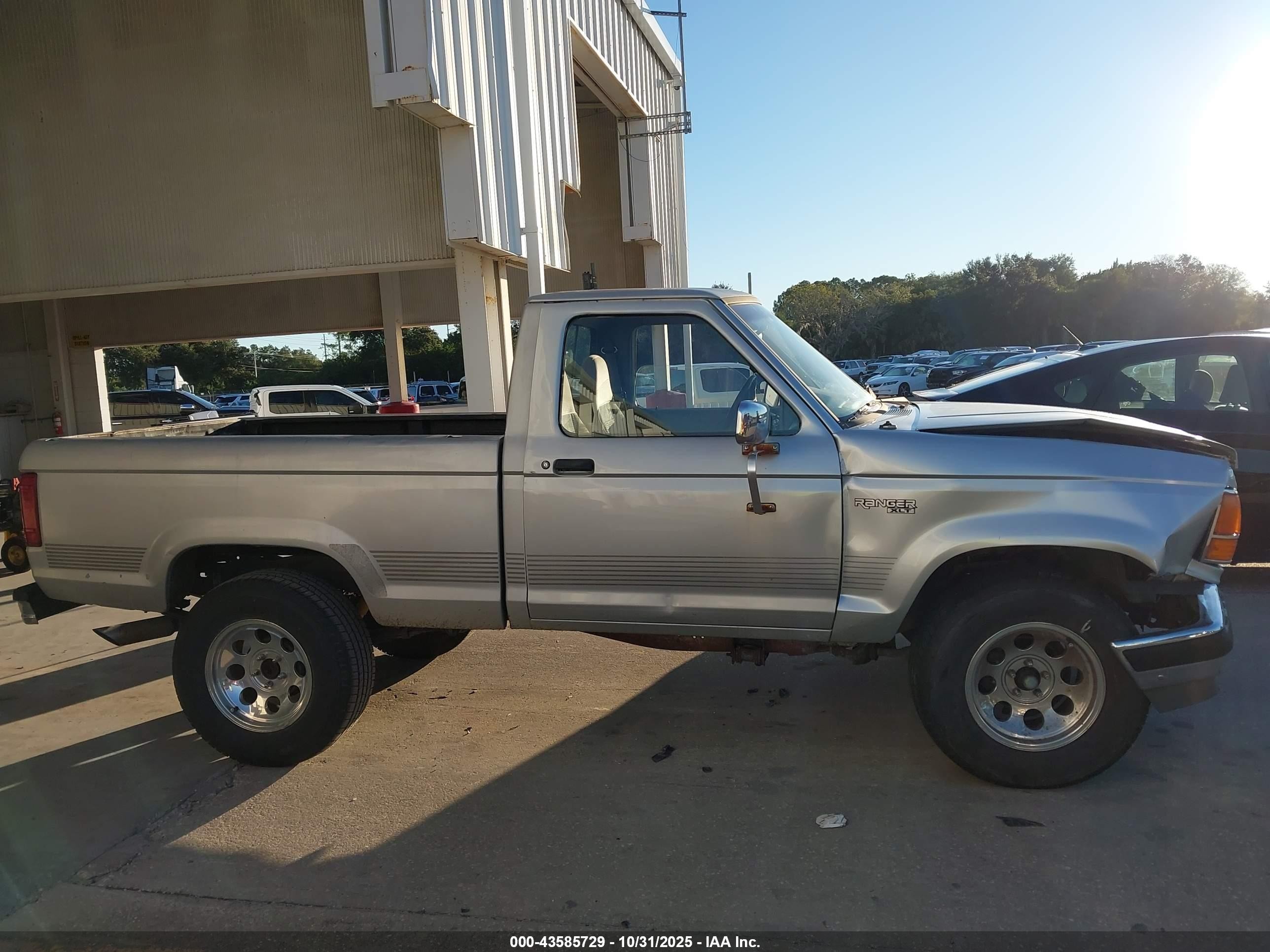 1992 Ford Ranger   Серебряный vin: 1FTCR10A2NUA87921