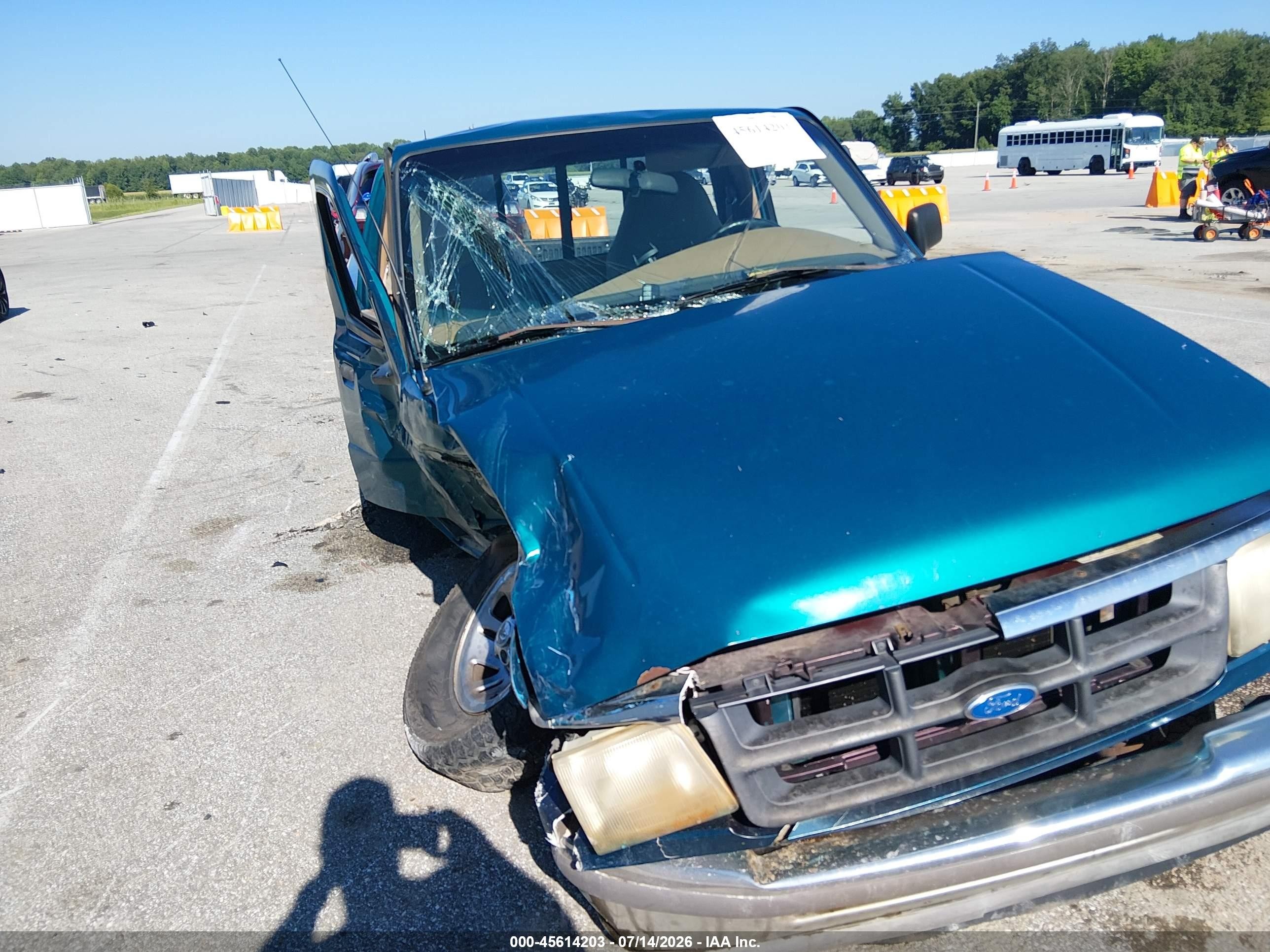 1995 Ford Ranger   Green vin: 1FTCR10A2SUC00049