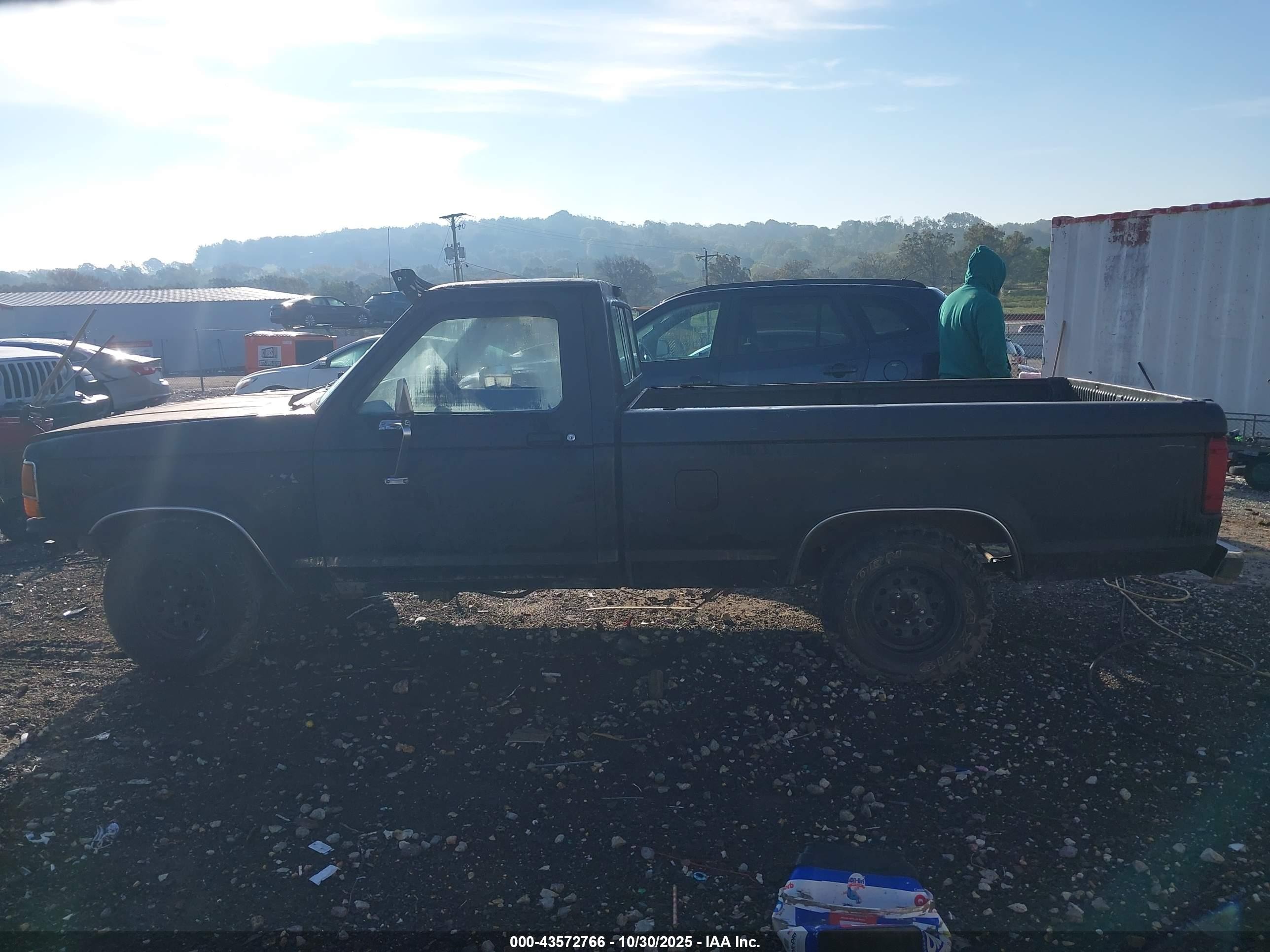 1990 Ford Ranger   Черный vin: 1FTCR10A3LUB65832