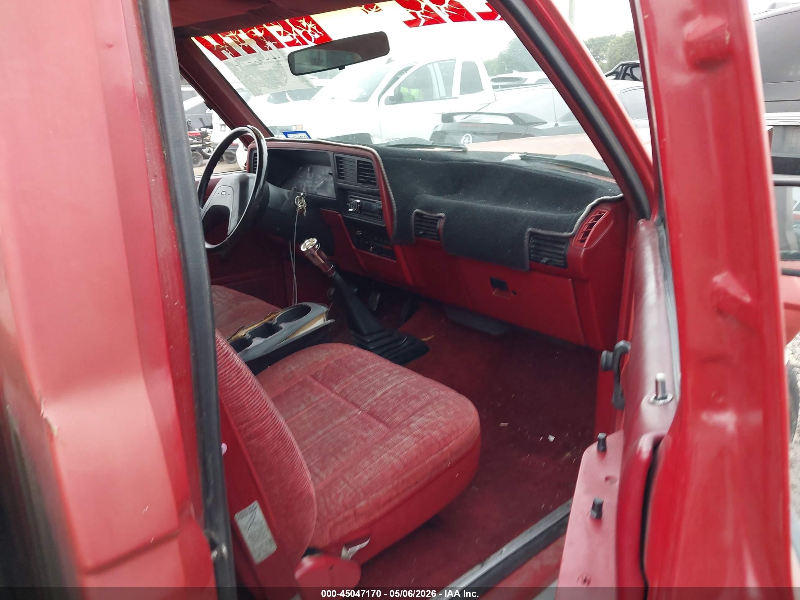 1990 Ford Ranger   Красный vin: 1FTCR10A3LUB98927