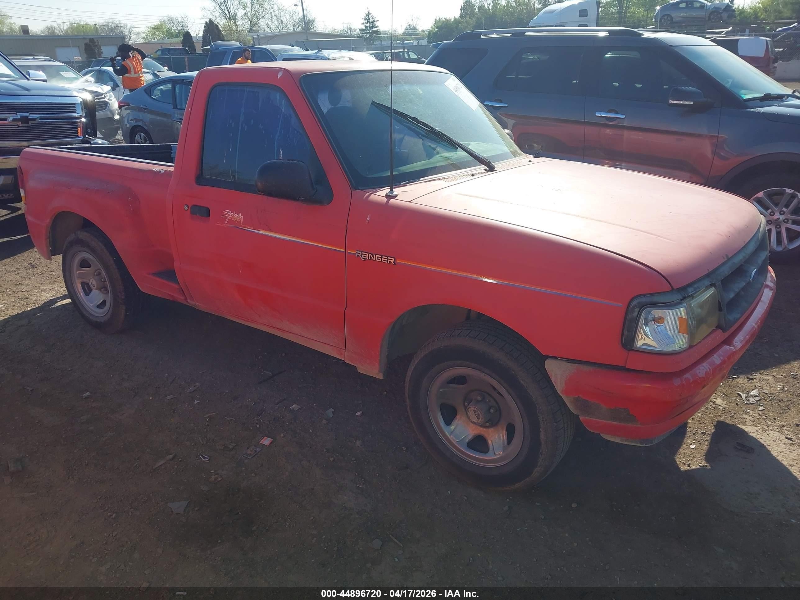 1994 Ford Ranger   Red vin: 1FTCR10A3RPB63733