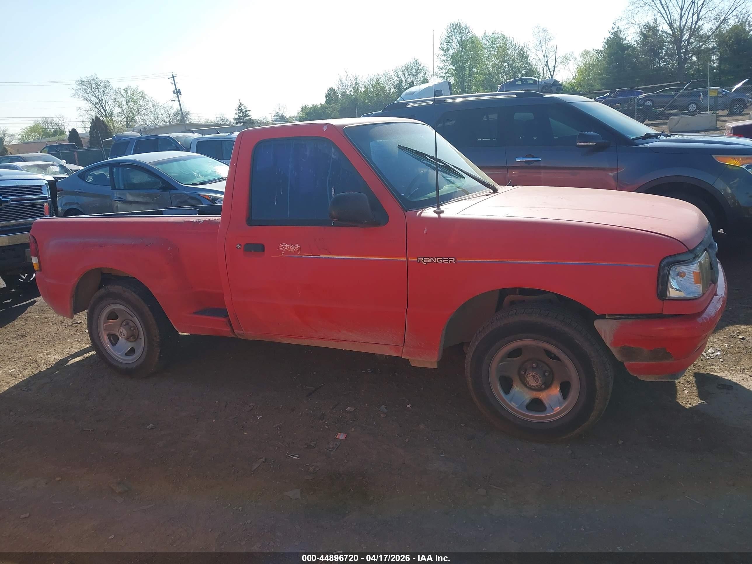 1994 Ford Ranger   Red vin: 1FTCR10A3RPB63733