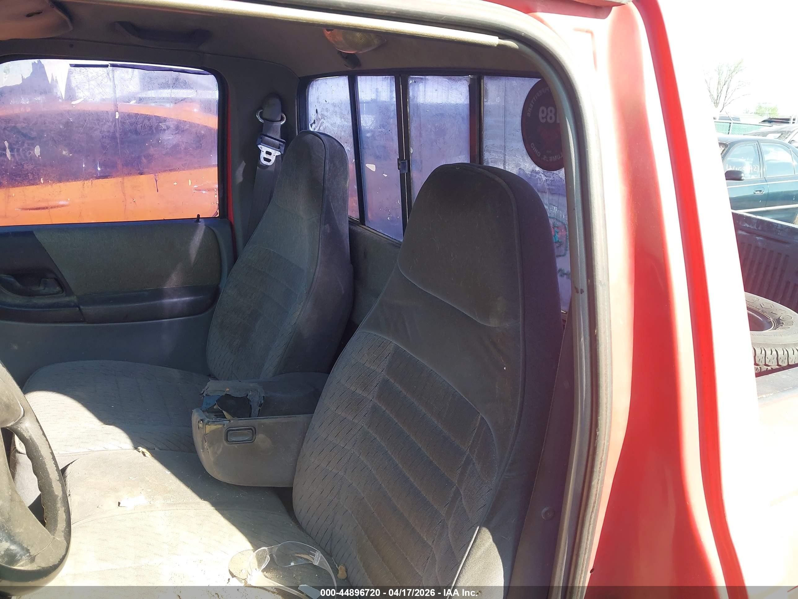 1994 Ford Ranger   Red vin: 1FTCR10A3RPB63733