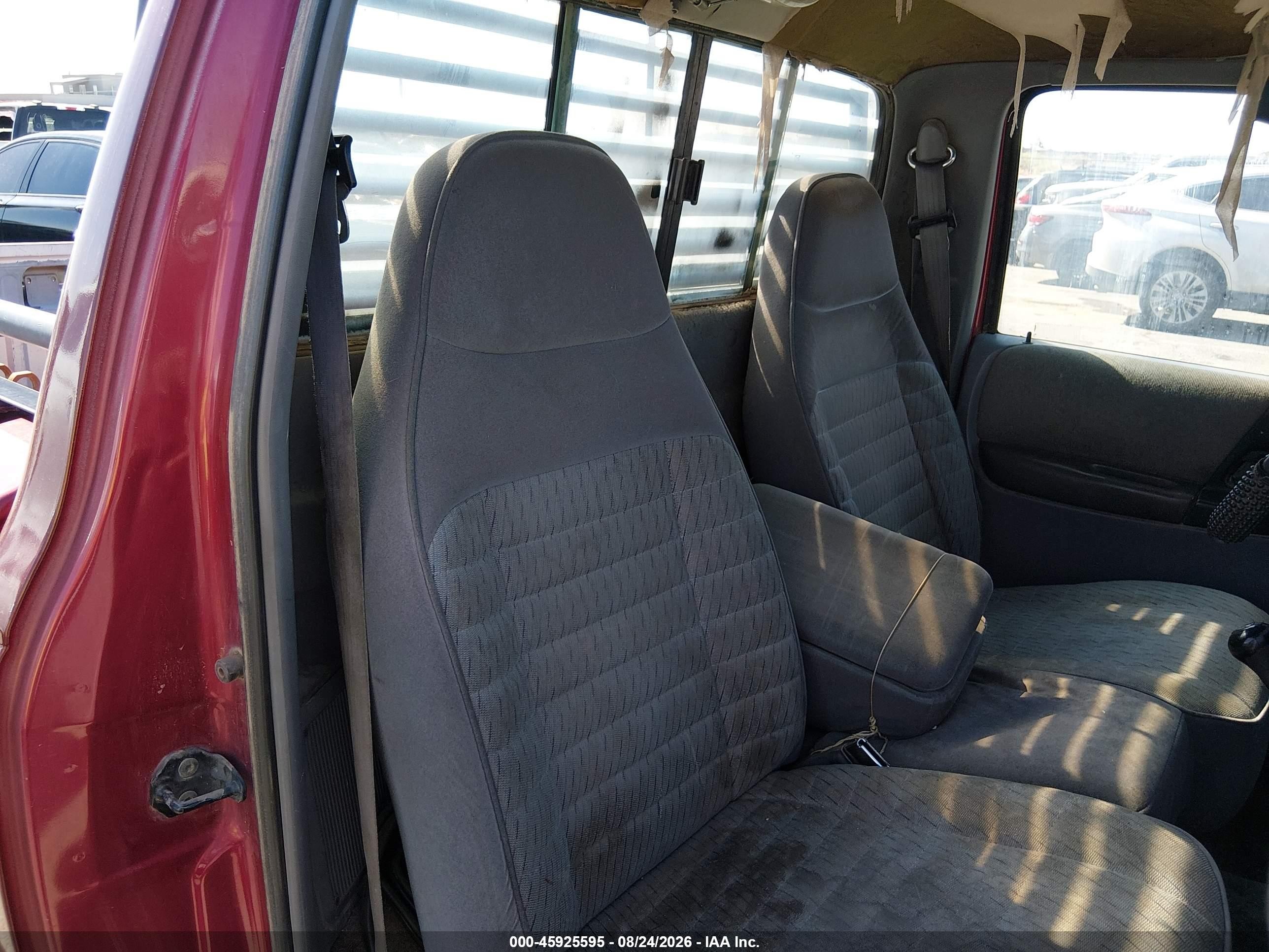 1994 Ford Ranger   Red vin: 1FTCR10A3RUE82244