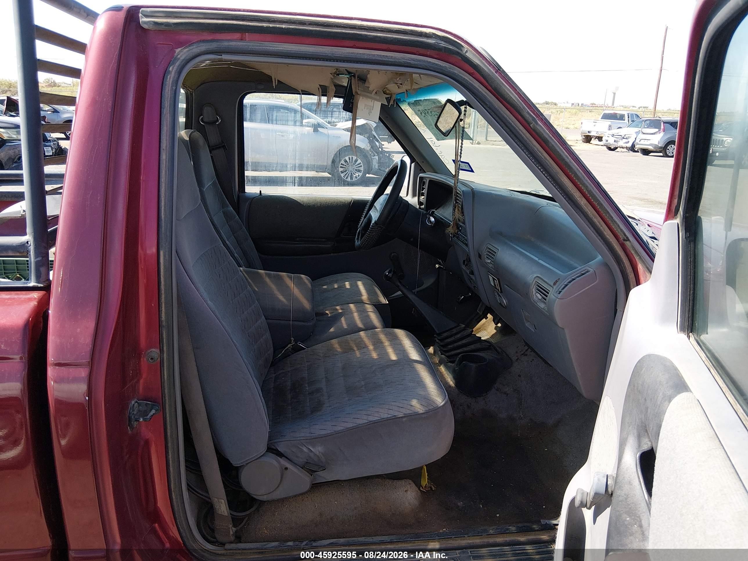 1994 Ford Ranger   Red vin: 1FTCR10A3RUE82244