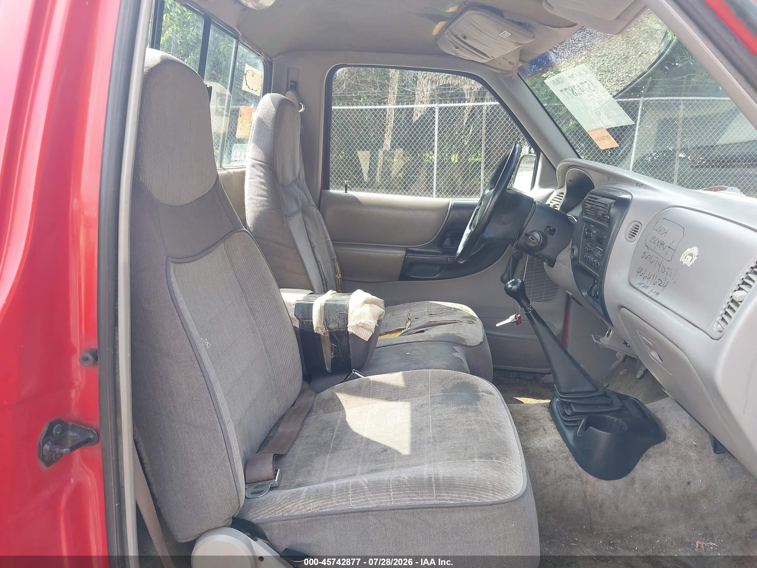 1995 Ford Ranger   Red vin: 1FTCR10A3SUA49061