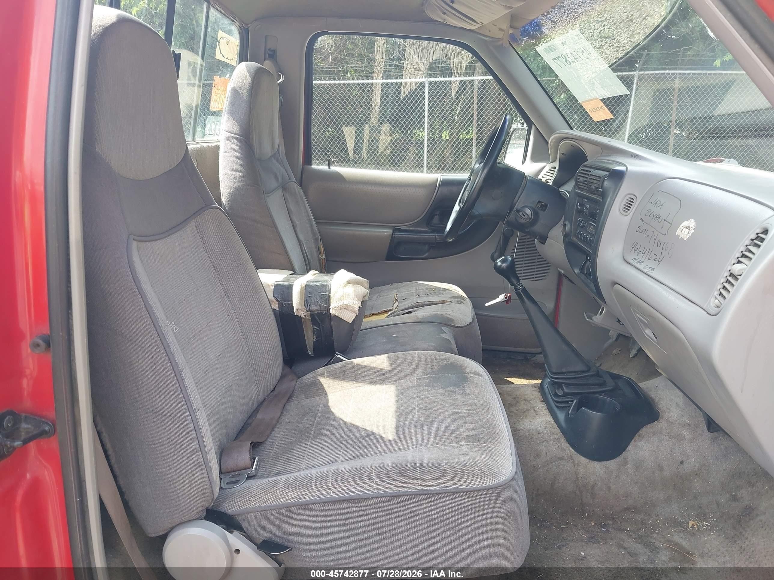 1995 Ford Ranger   Red vin: 1FTCR10A3SUA49061