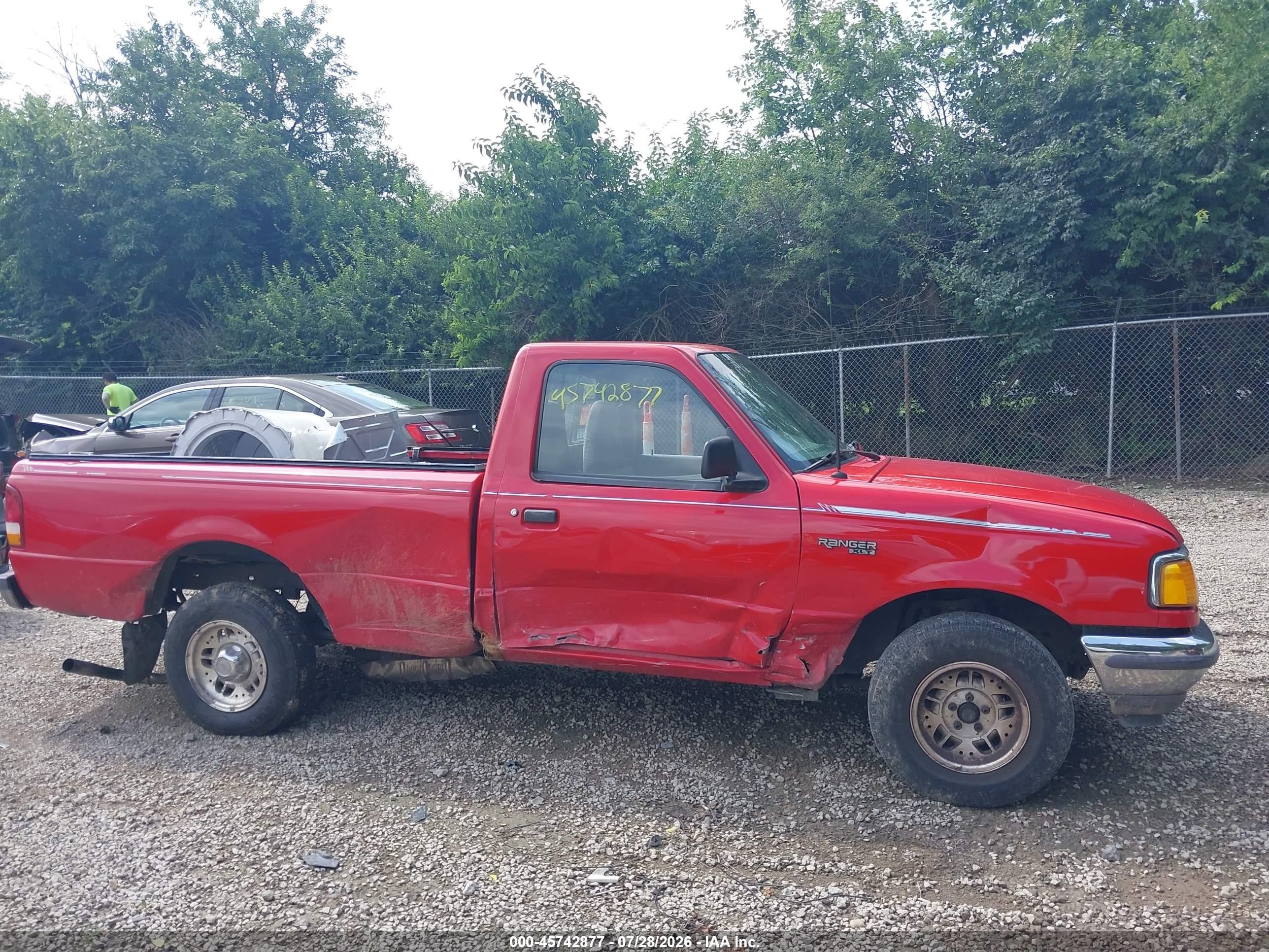 1995 Ford Ranger   Red vin: 1FTCR10A3SUA49061