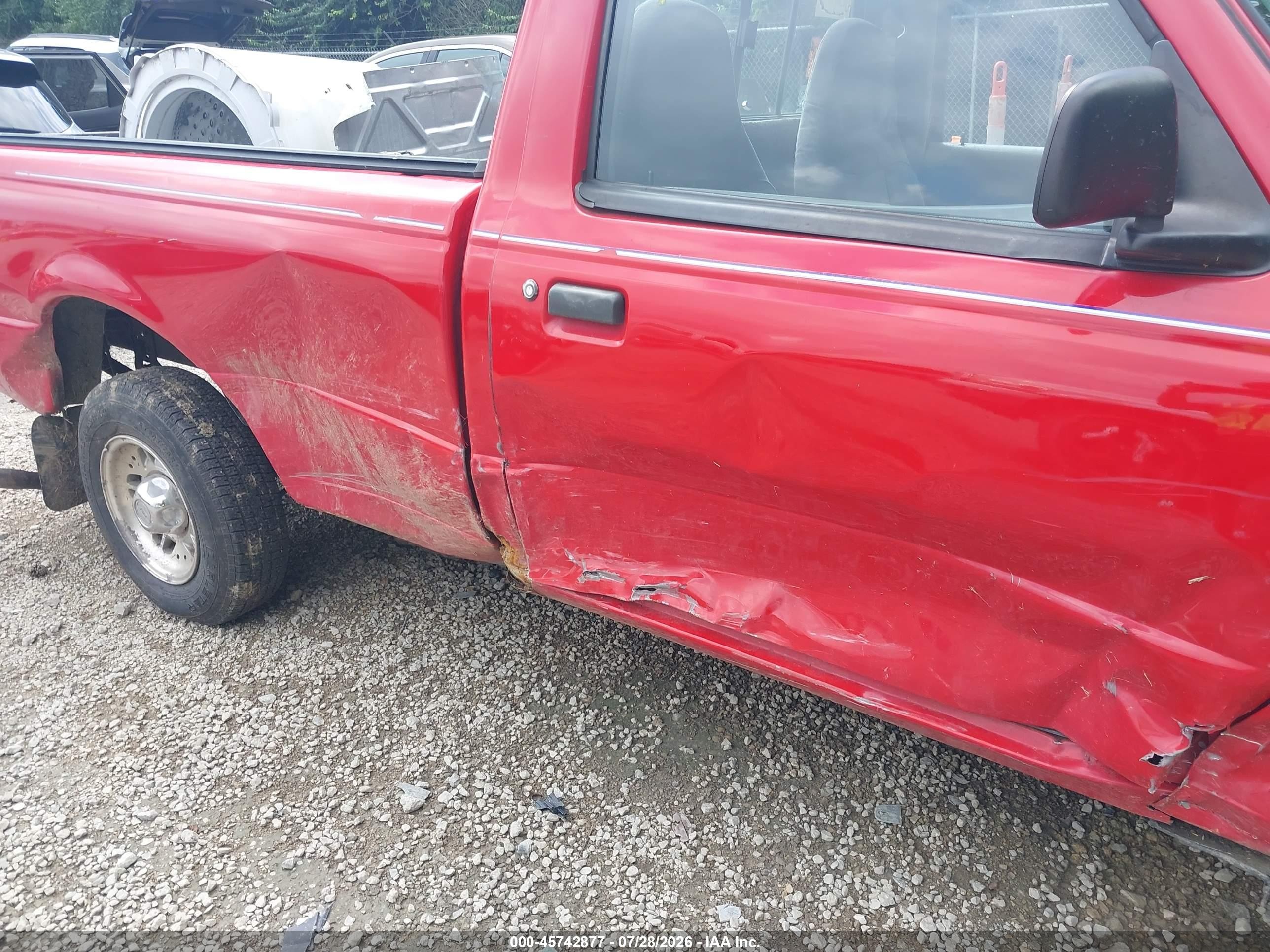 1995 Ford Ranger   Red vin: 1FTCR10A3SUA49061
