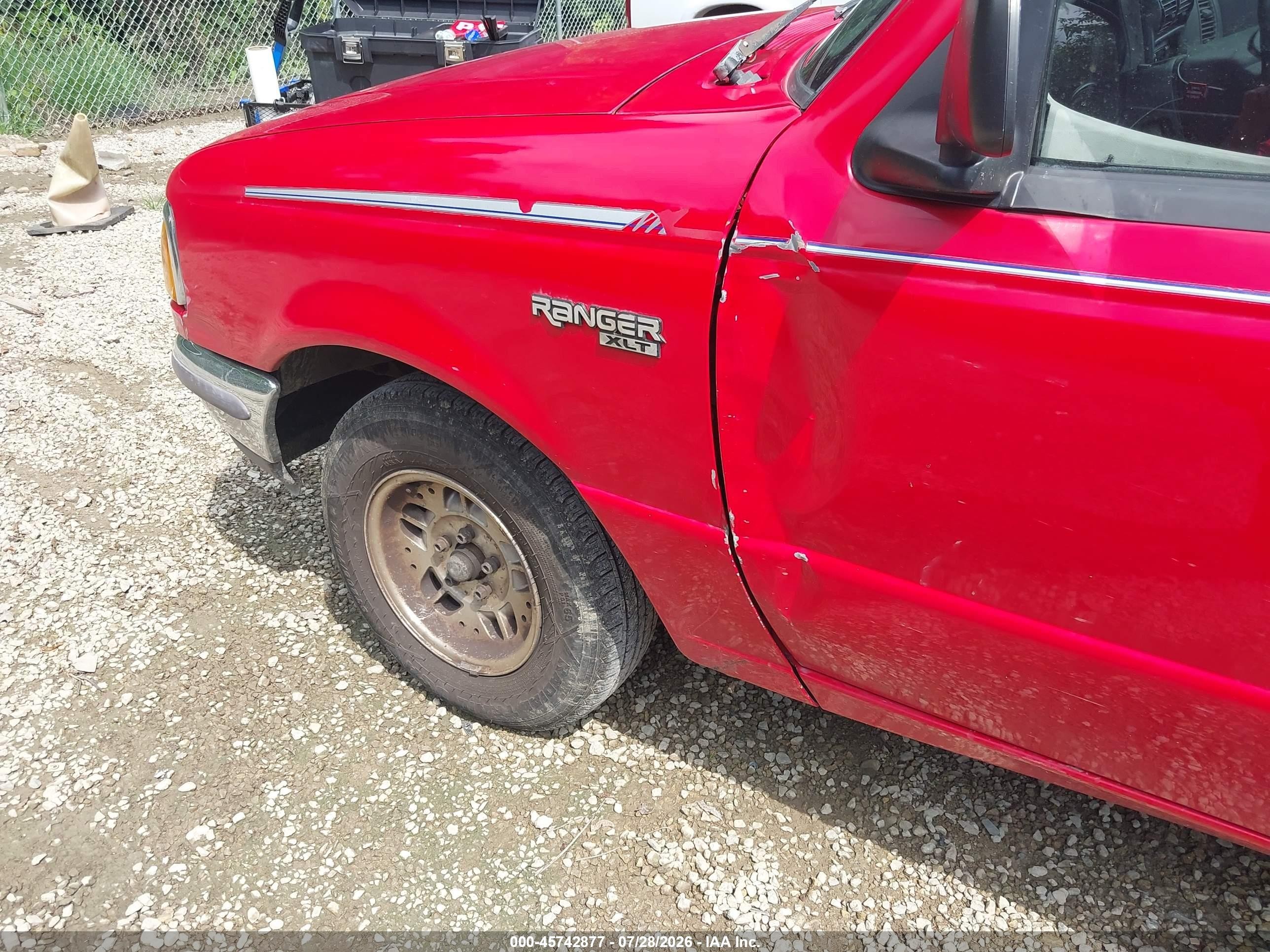 1995 Ford Ranger   Red vin: 1FTCR10A3SUA49061