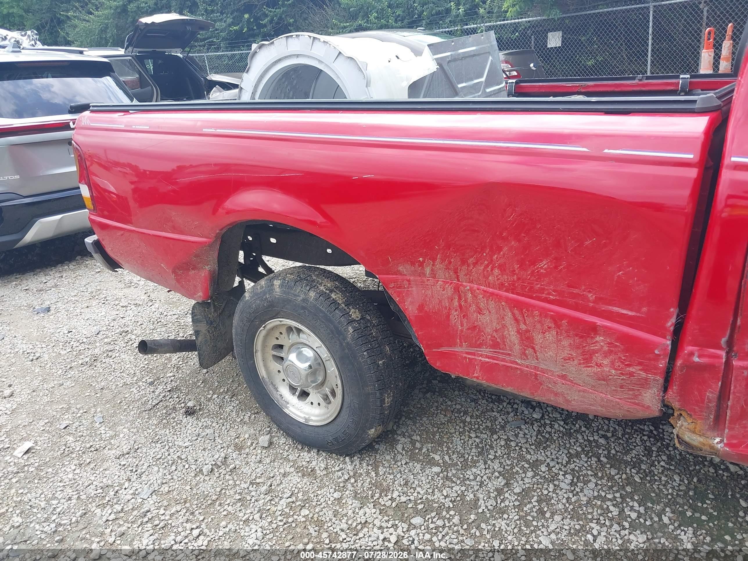 1995 Ford Ranger   Red vin: 1FTCR10A3SUA49061