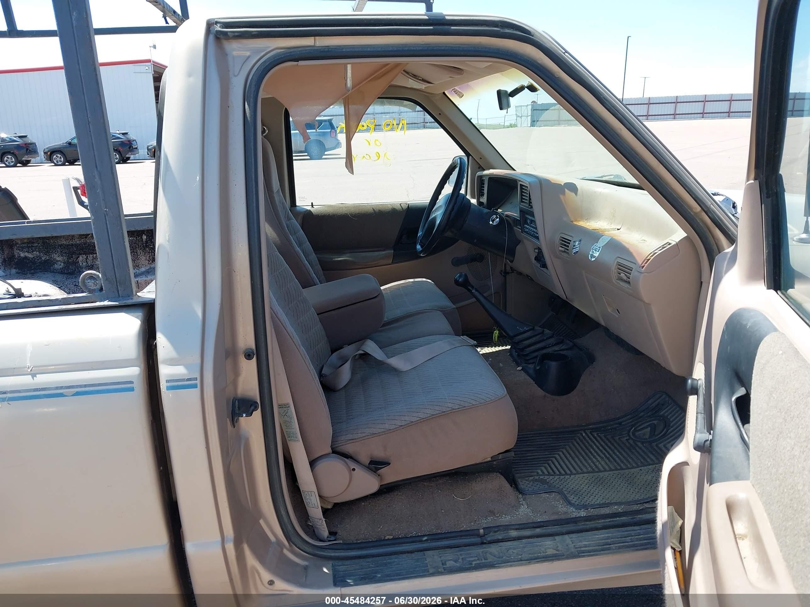 1994 Ford Ranger   Золотой vin: 1FTCR10A4RPA05904