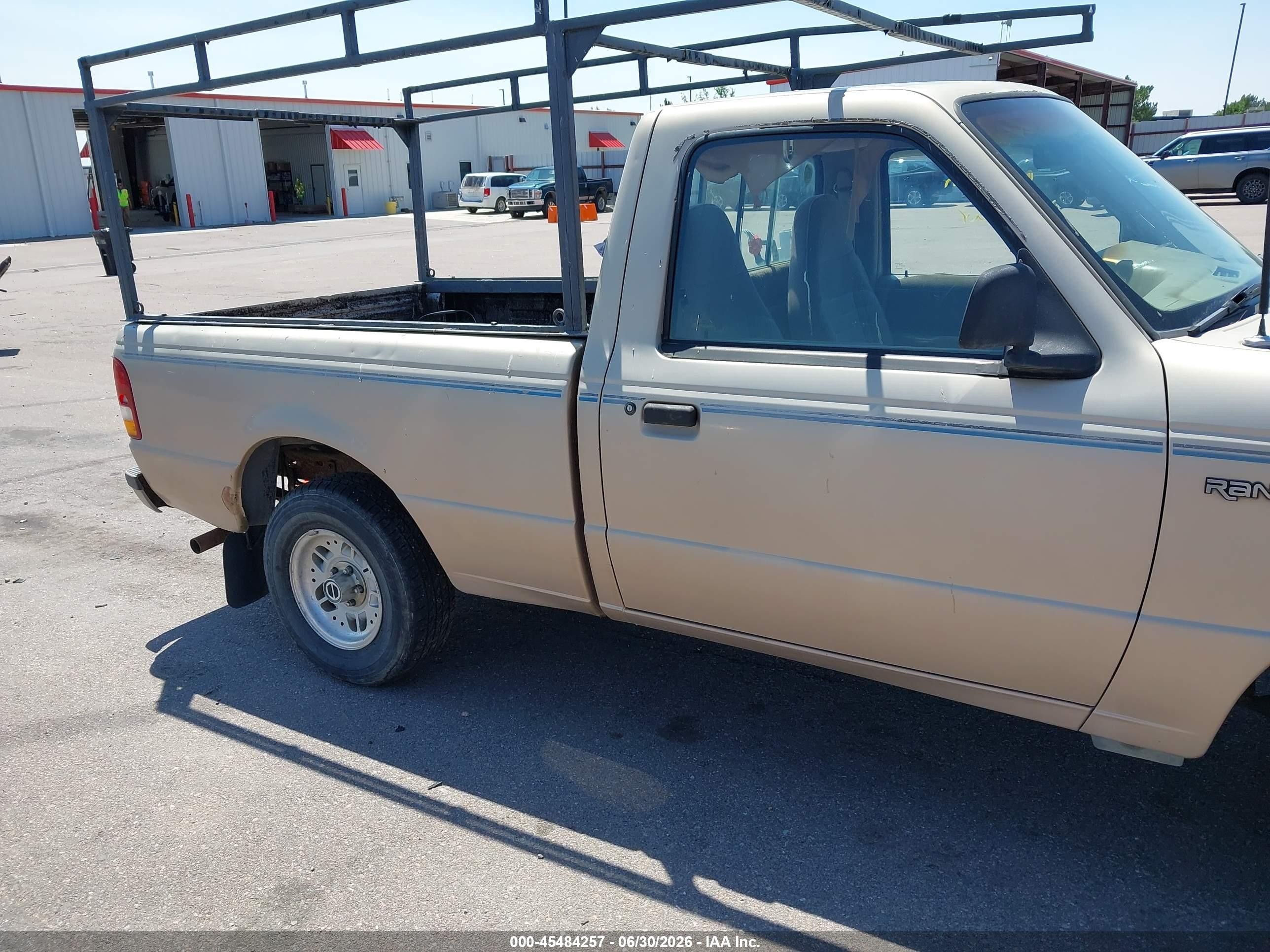1994 Ford Ranger   Золотой vin: 1FTCR10A4RPA05904
