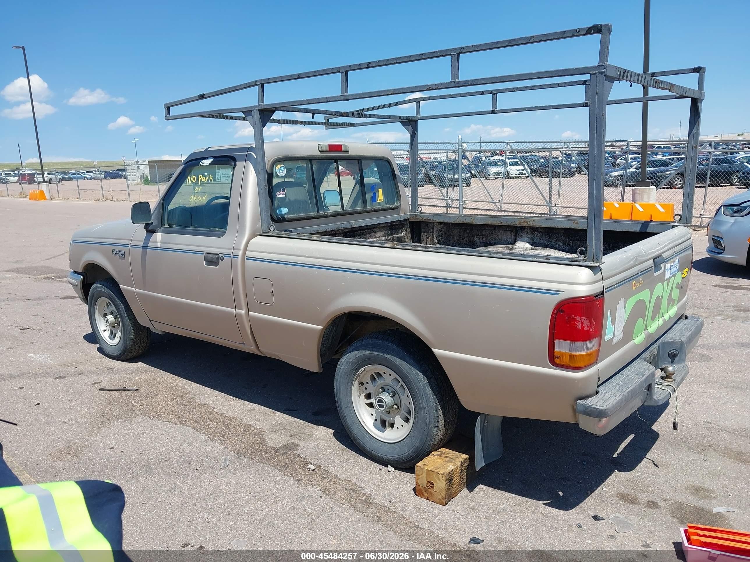1994 Ford Ranger   Золотой vin: 1FTCR10A4RPA05904