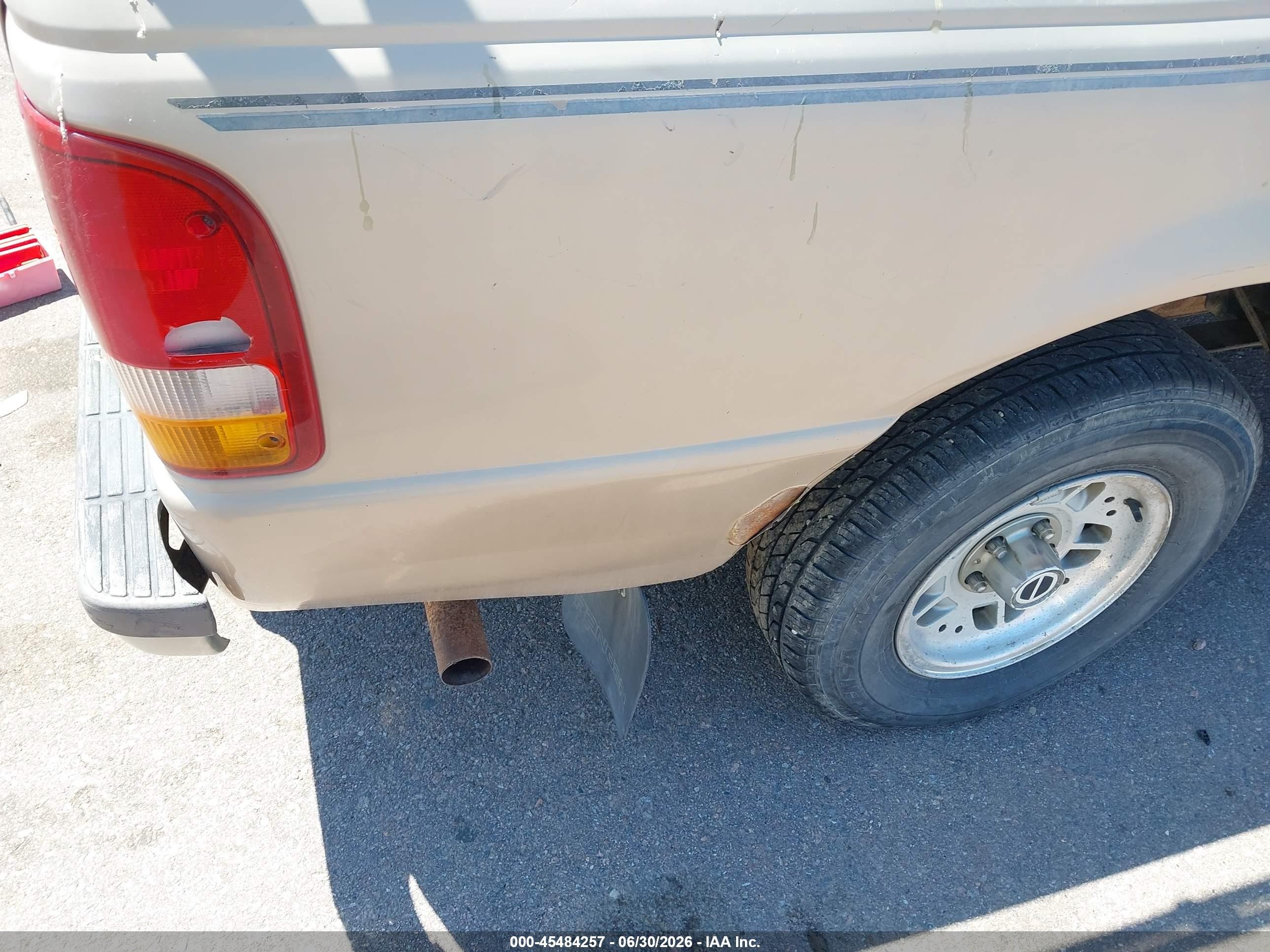 1994 Ford Ranger   Золотой vin: 1FTCR10A4RPA05904