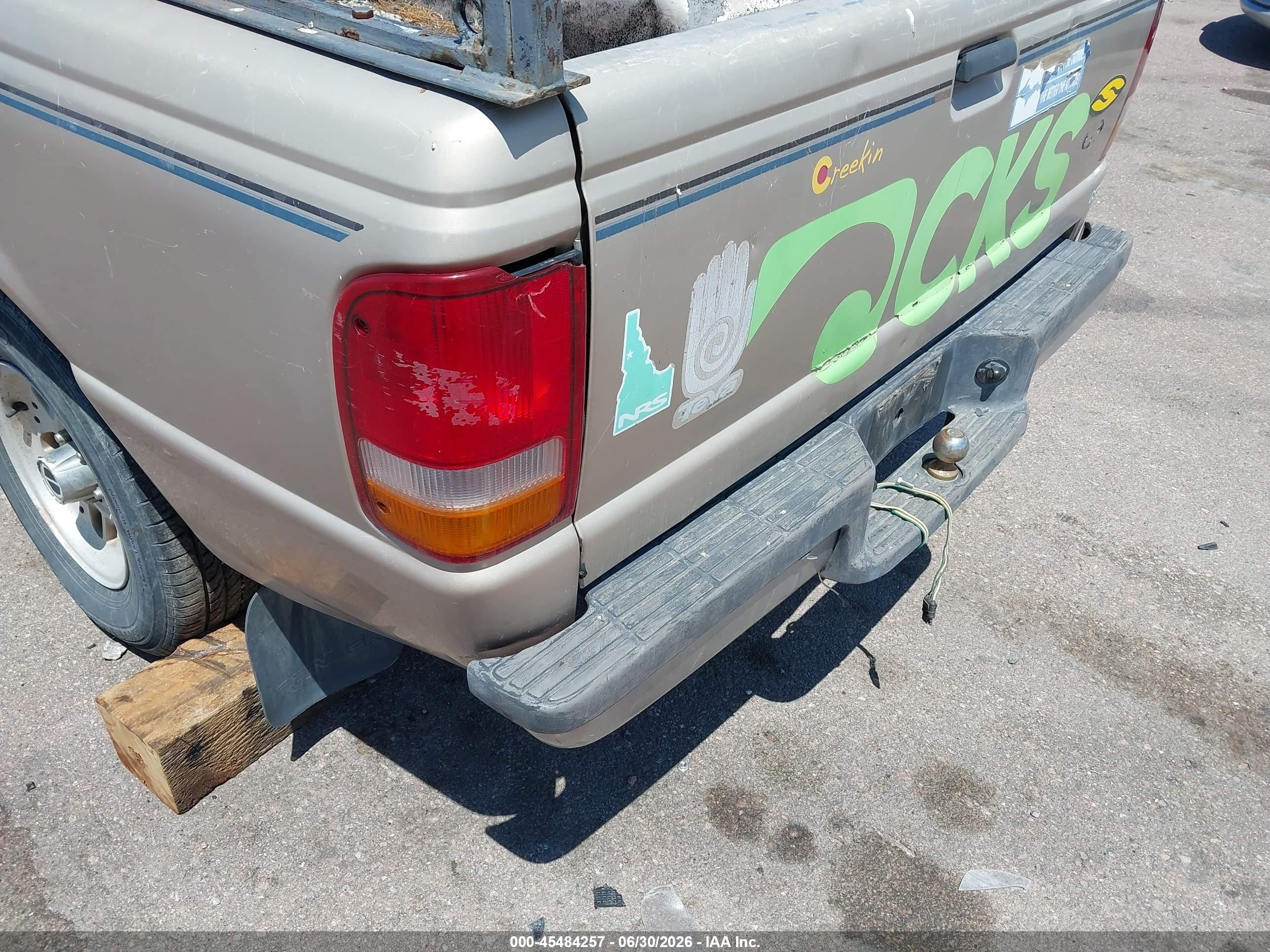1994 Ford Ranger   Золотой vin: 1FTCR10A4RPA05904