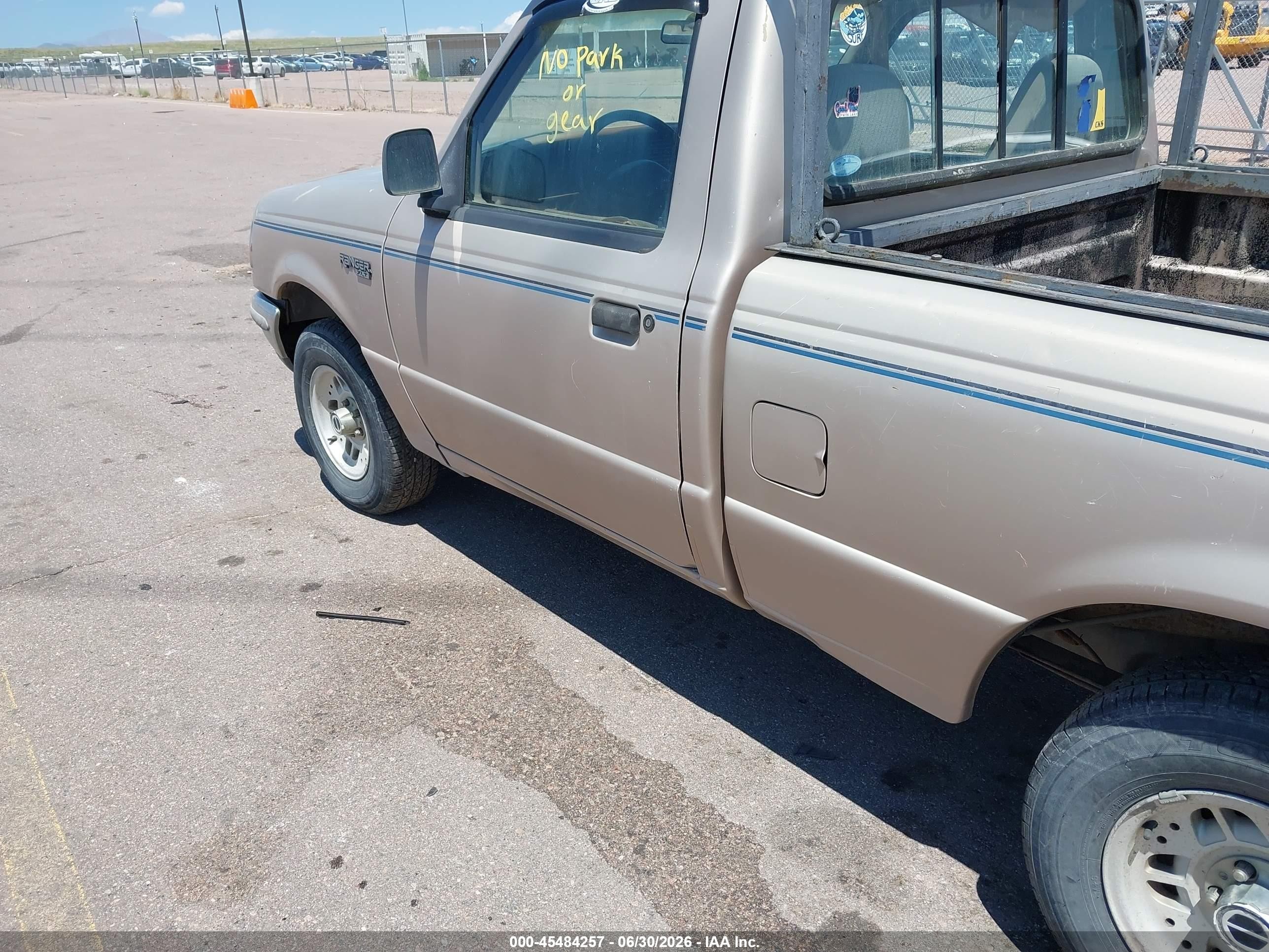 1994 Ford Ranger   Золотой vin: 1FTCR10A4RPA05904