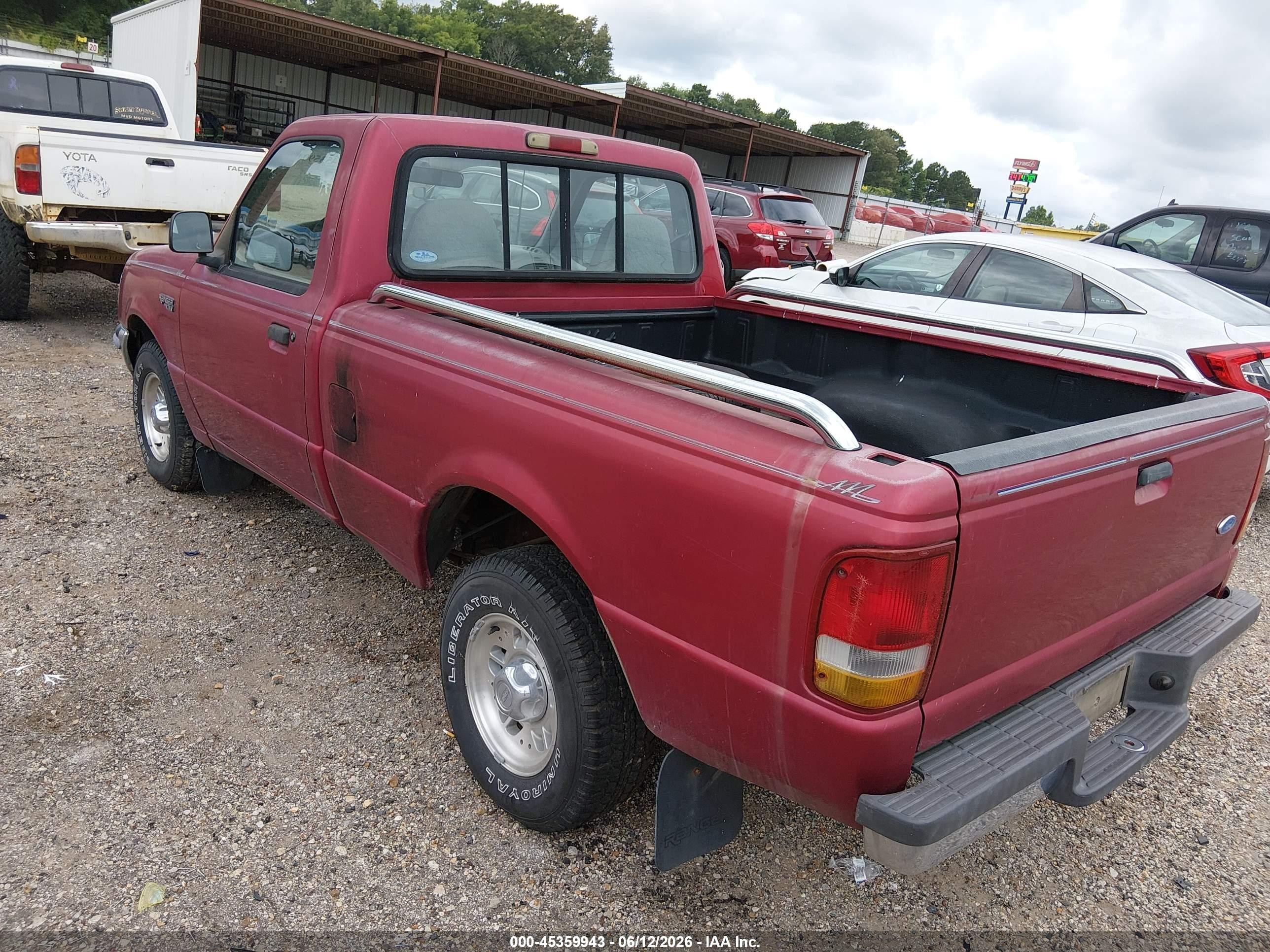 1995 Ford Ranger   Red vin: 1FTCR10A4SPA19355
