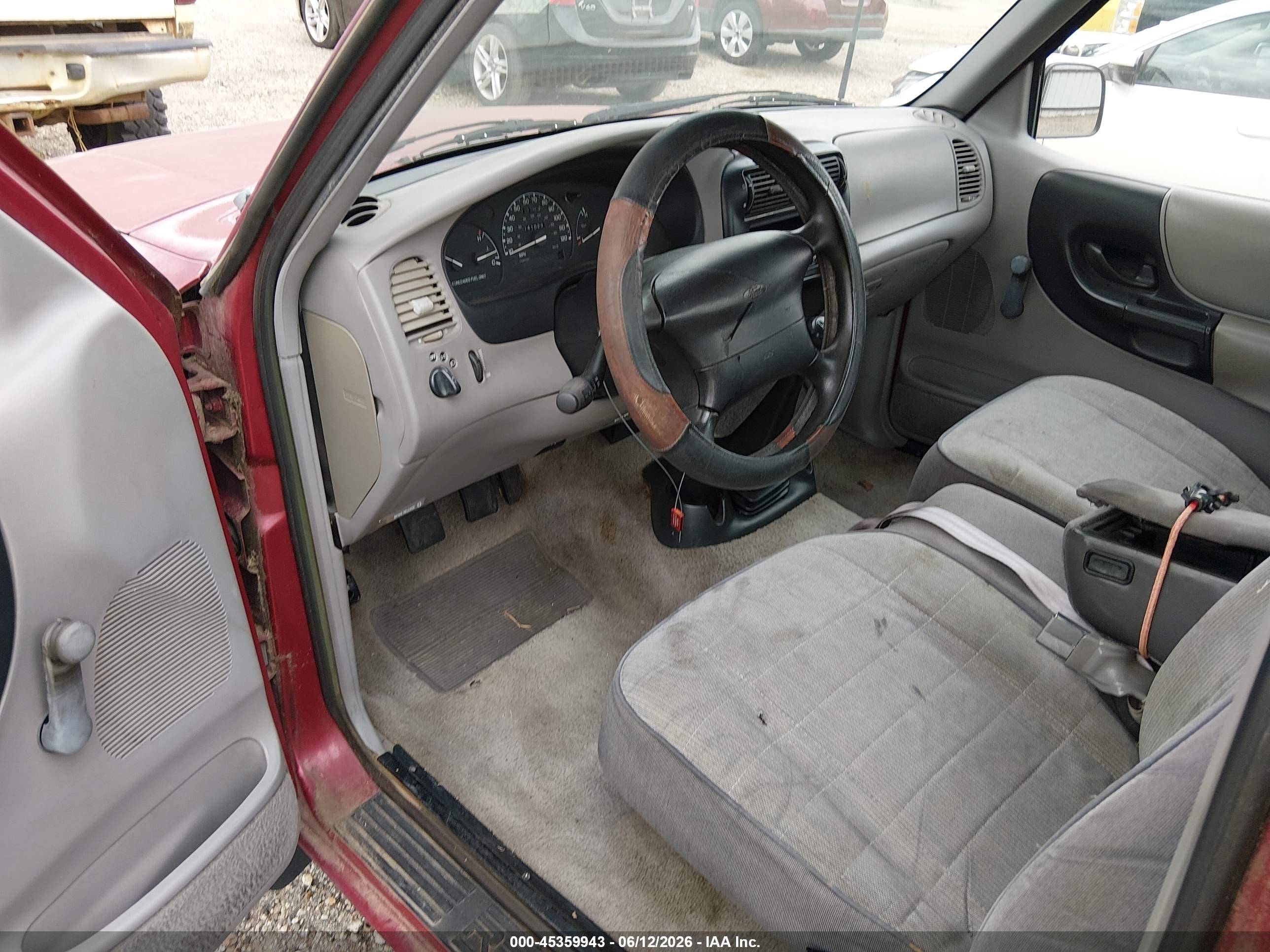 1995 Ford Ranger   Red vin: 1FTCR10A4SPA19355