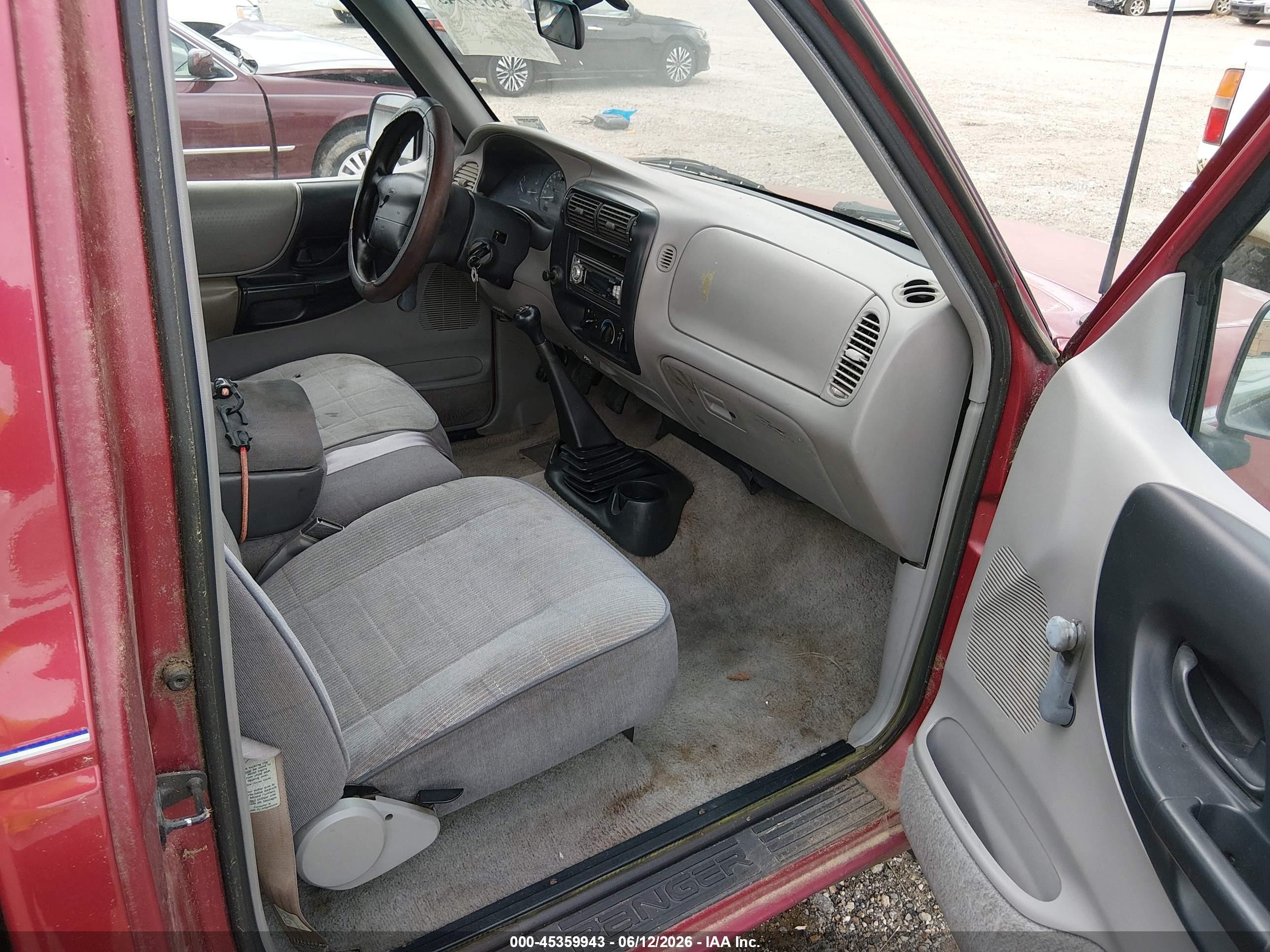 1995 Ford Ranger   Red vin: 1FTCR10A4SPA19355