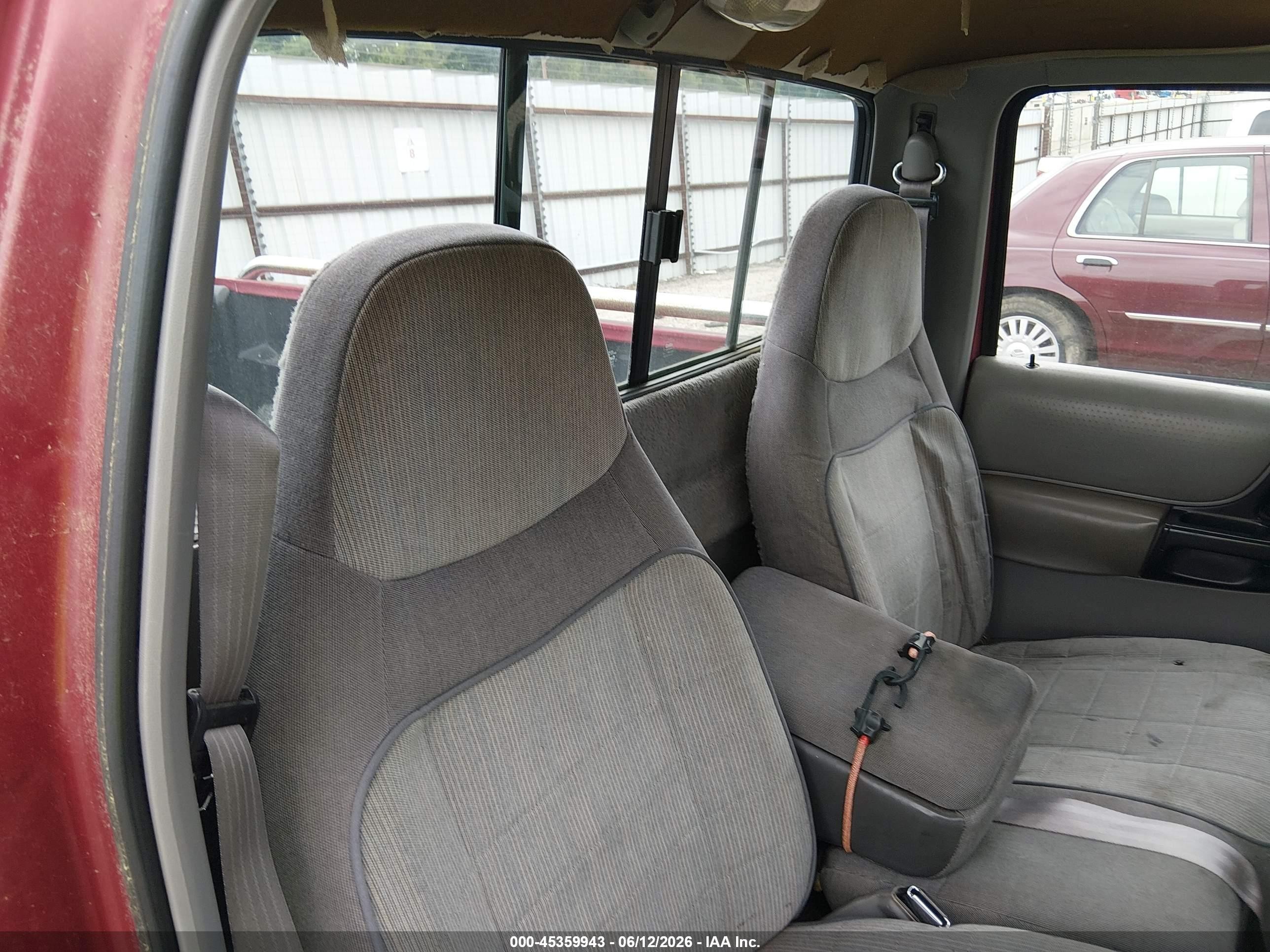 1995 Ford Ranger   Red vin: 1FTCR10A4SPA19355