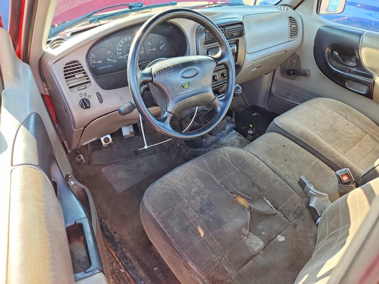 1995 Ford Ranger Red vin: 1FTCR10A4SUB89412