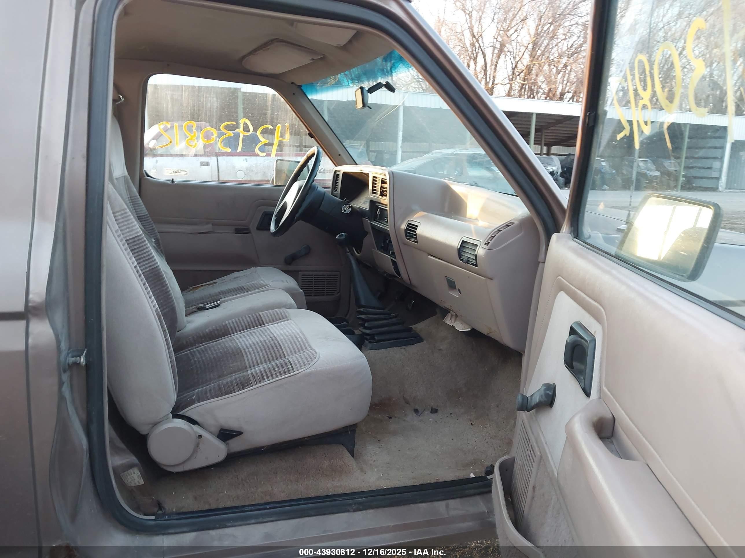 1992 Ford Ranger   Коричневый vin: 1FTCR10A5NPA88009