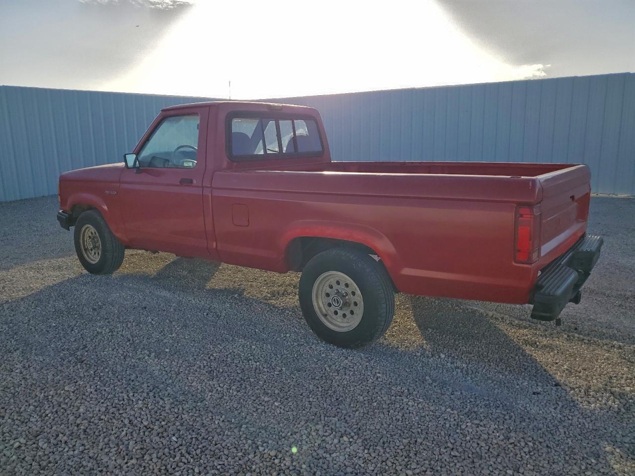 1991 Ford Ranger Red vin: 1FTCR10A6MUD57358