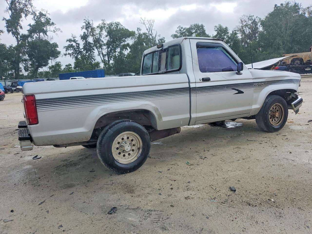 1992 Ford Ranger Silver vin: 1FTCR10A7NUD24323