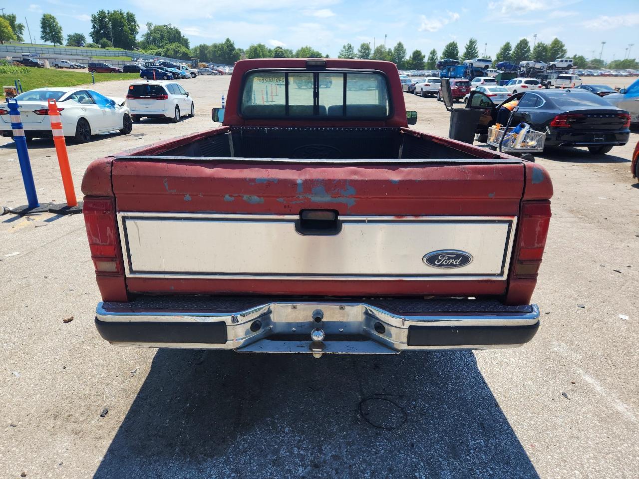 1990 Ford Ranger Burgundy vin: 1FTCR10A8LPB34428