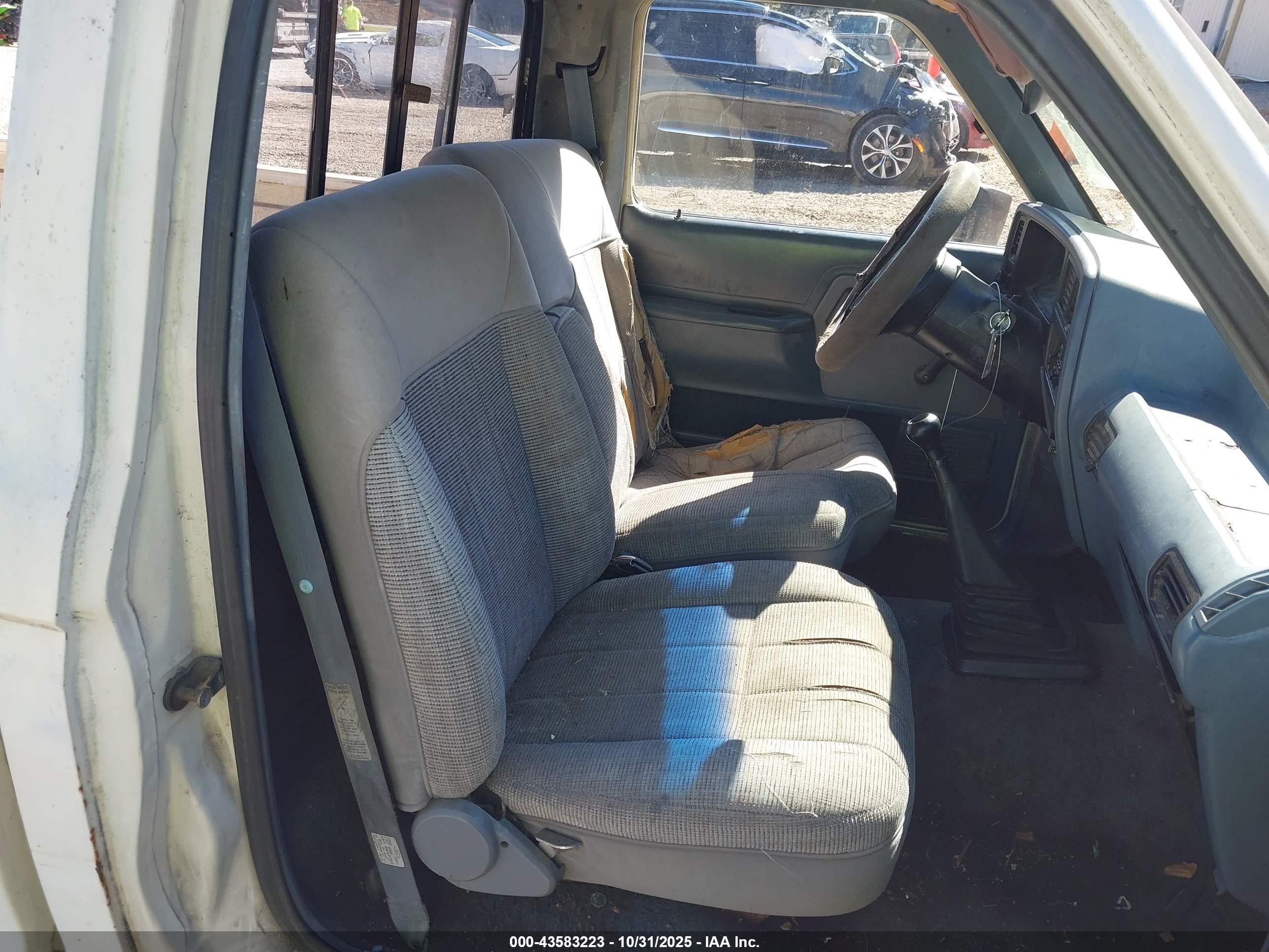 1990 Ford Ranger   Белый vin: 1FTCR10A8LPB65159
