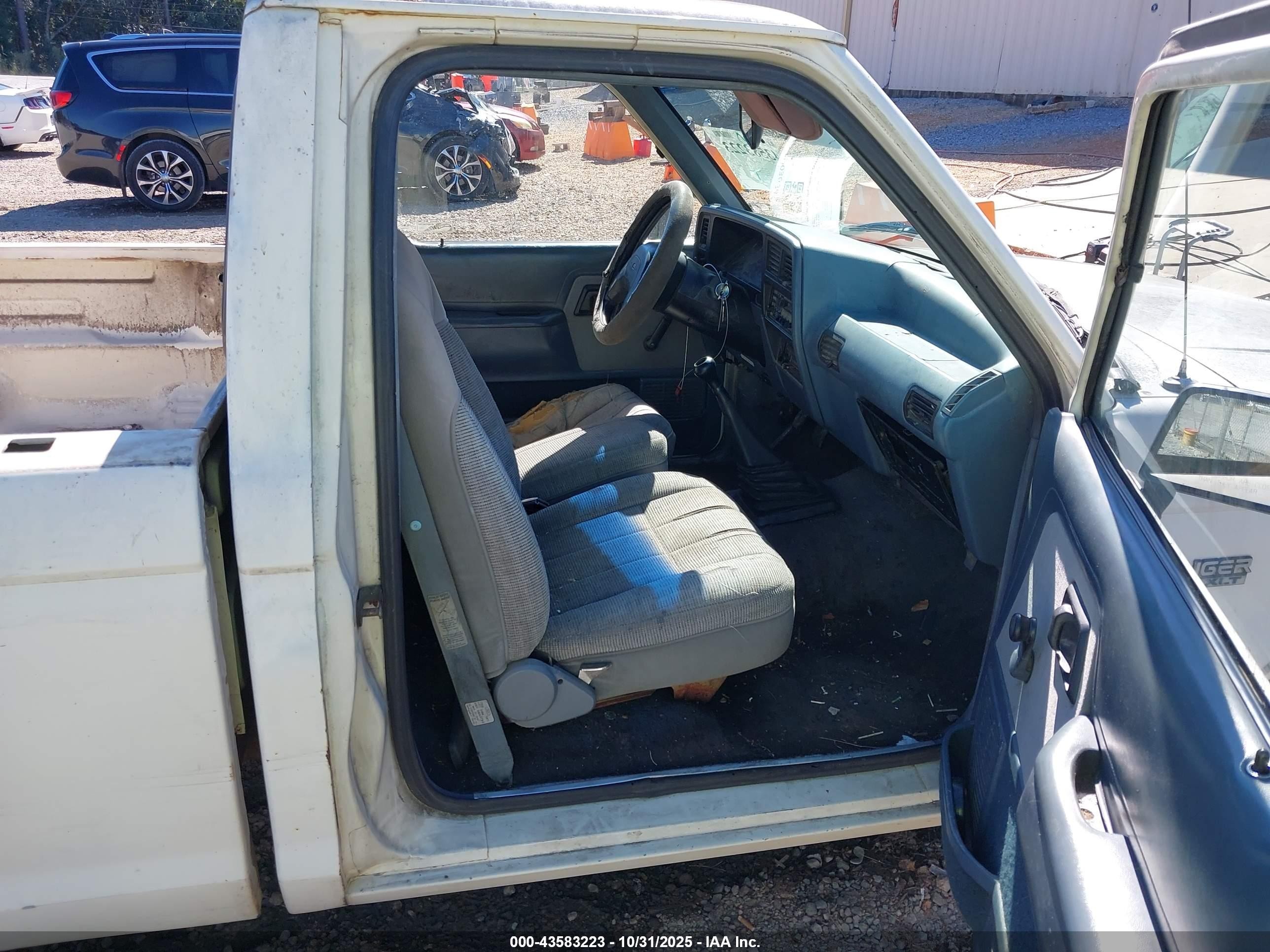 1990 Ford Ranger   Белый vin: 1FTCR10A8LPB65159
