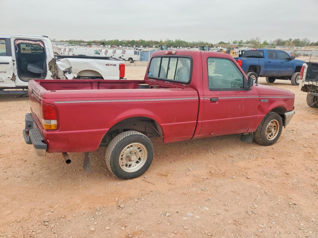 1994 Ford Ranger Red vin: 1FTCR10A8RPC53119