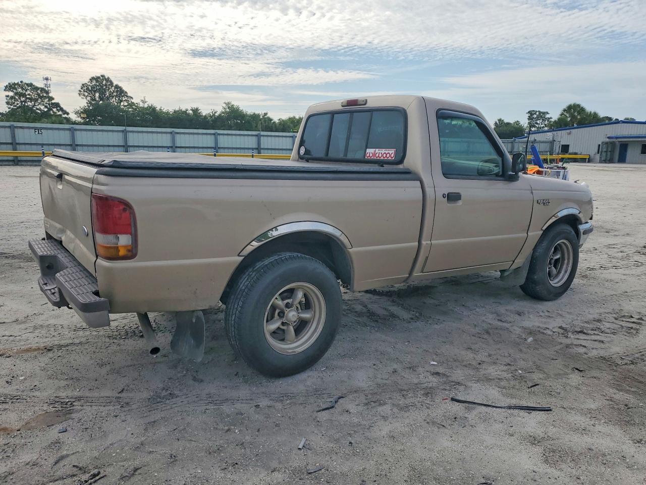 1997 Ford Ranger Gold vin: 1FTCR10A8VUA01429