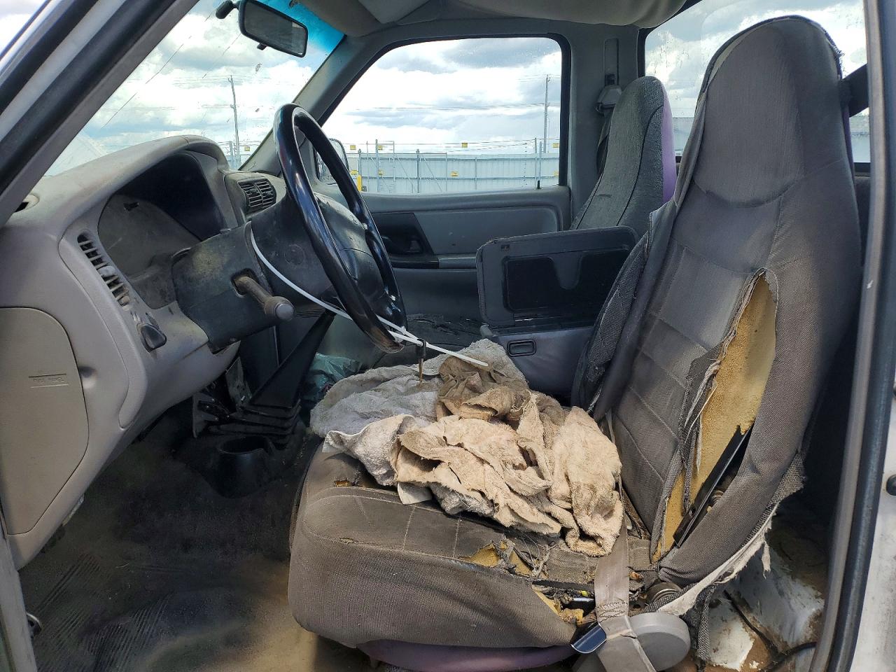 1997 Ford Ranger White vin: 1FTCR10A8VUD35900