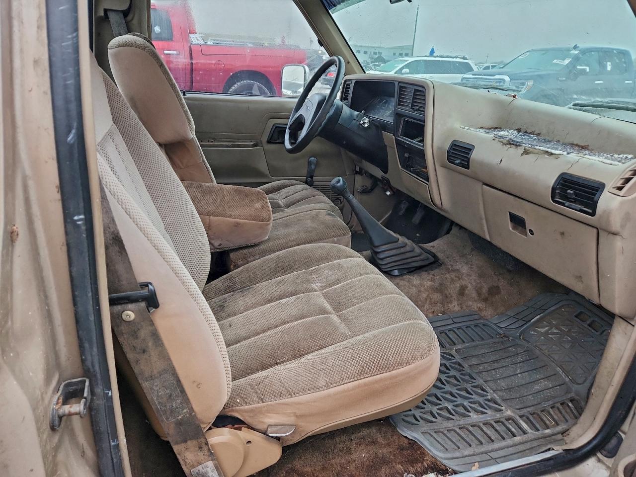 1990 Ford Ranger Beige vin: 1FTCR10A9LUB65561