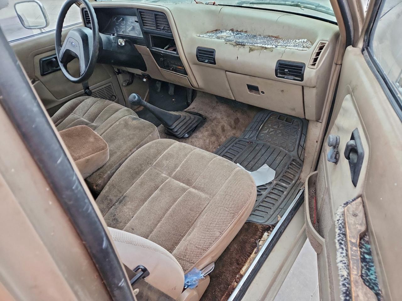 1990 Ford Ranger Beige vin: 1FTCR10A9LUB65561