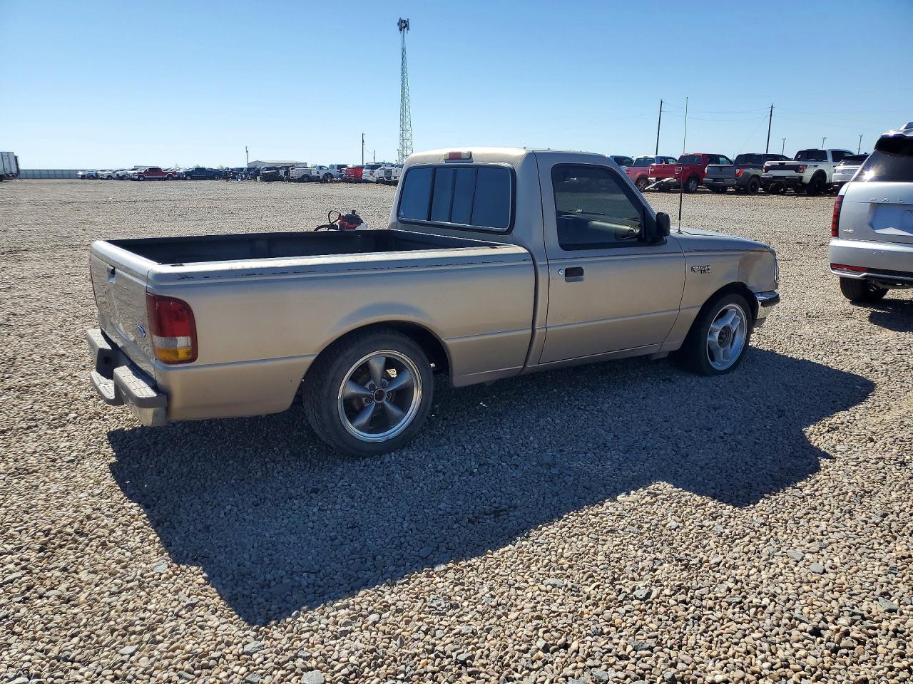 1995 Ford Ranger Tan vin: 1FTCR10A9SPA33428