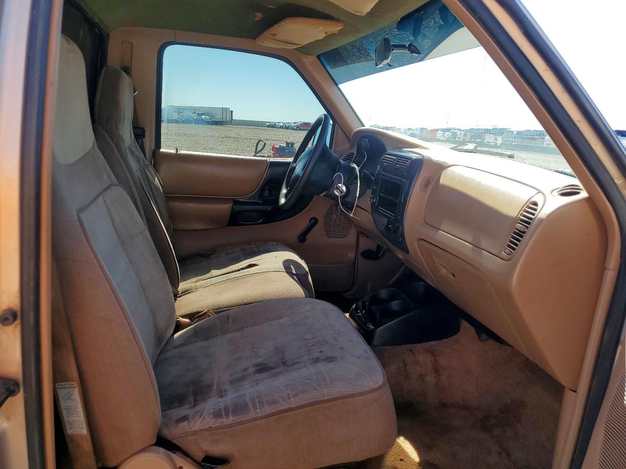 1995 Ford Ranger Tan vin: 1FTCR10A9SPA33428